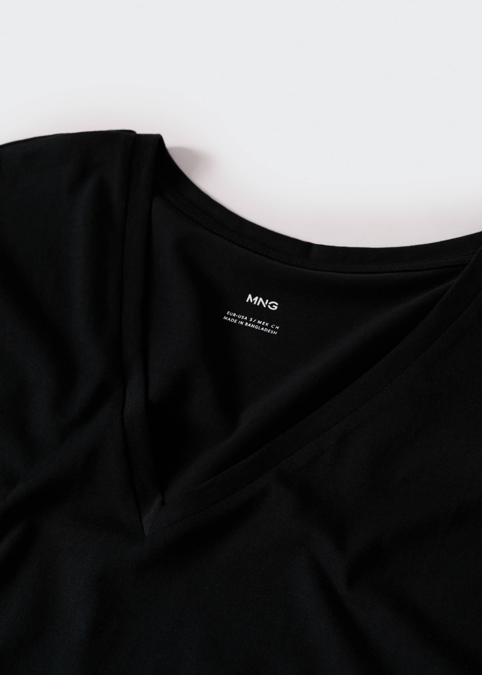 V-neck cotton T-shirt - Details of the article 8
