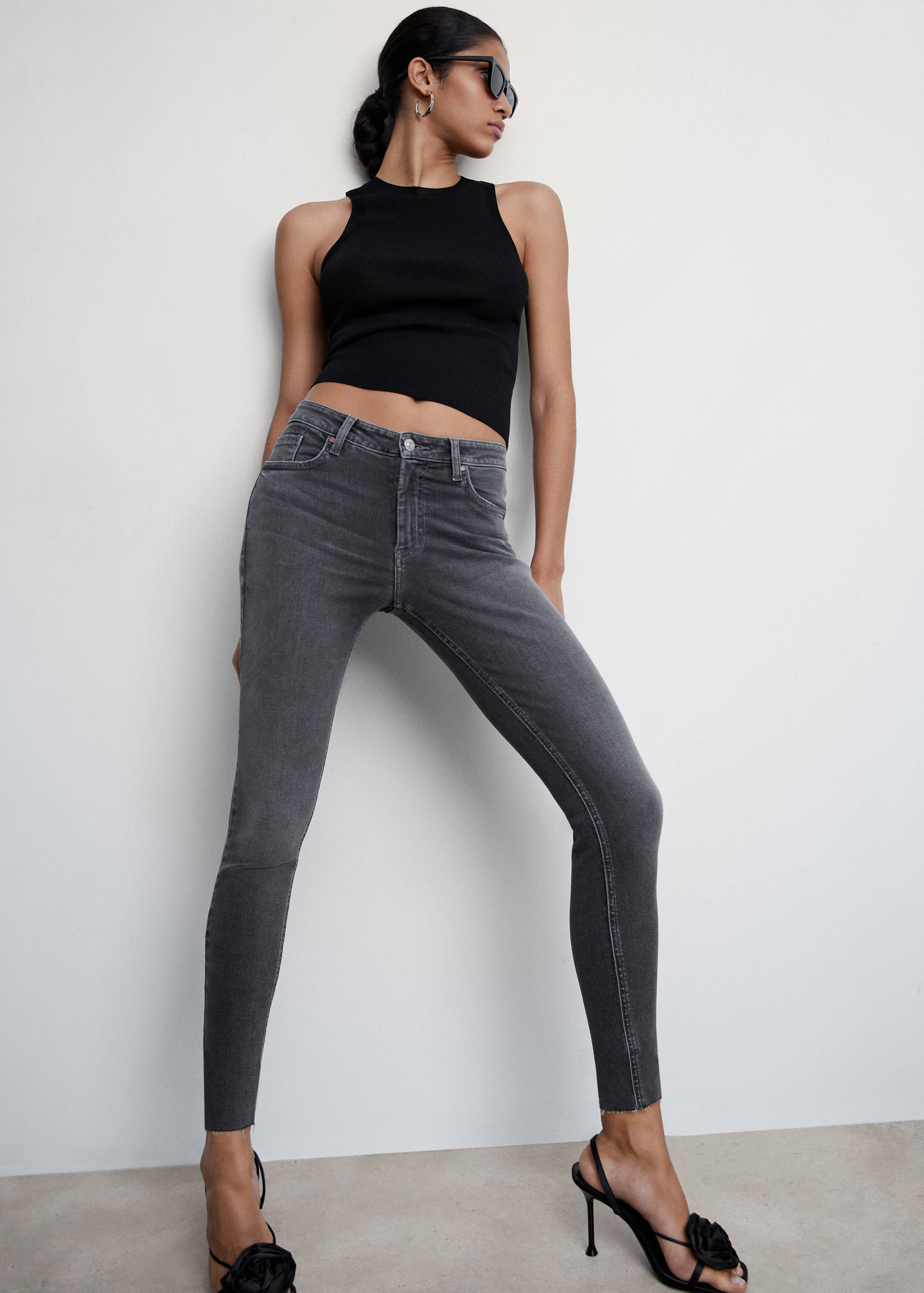 Skinny cropped jeans - Details of the article 2