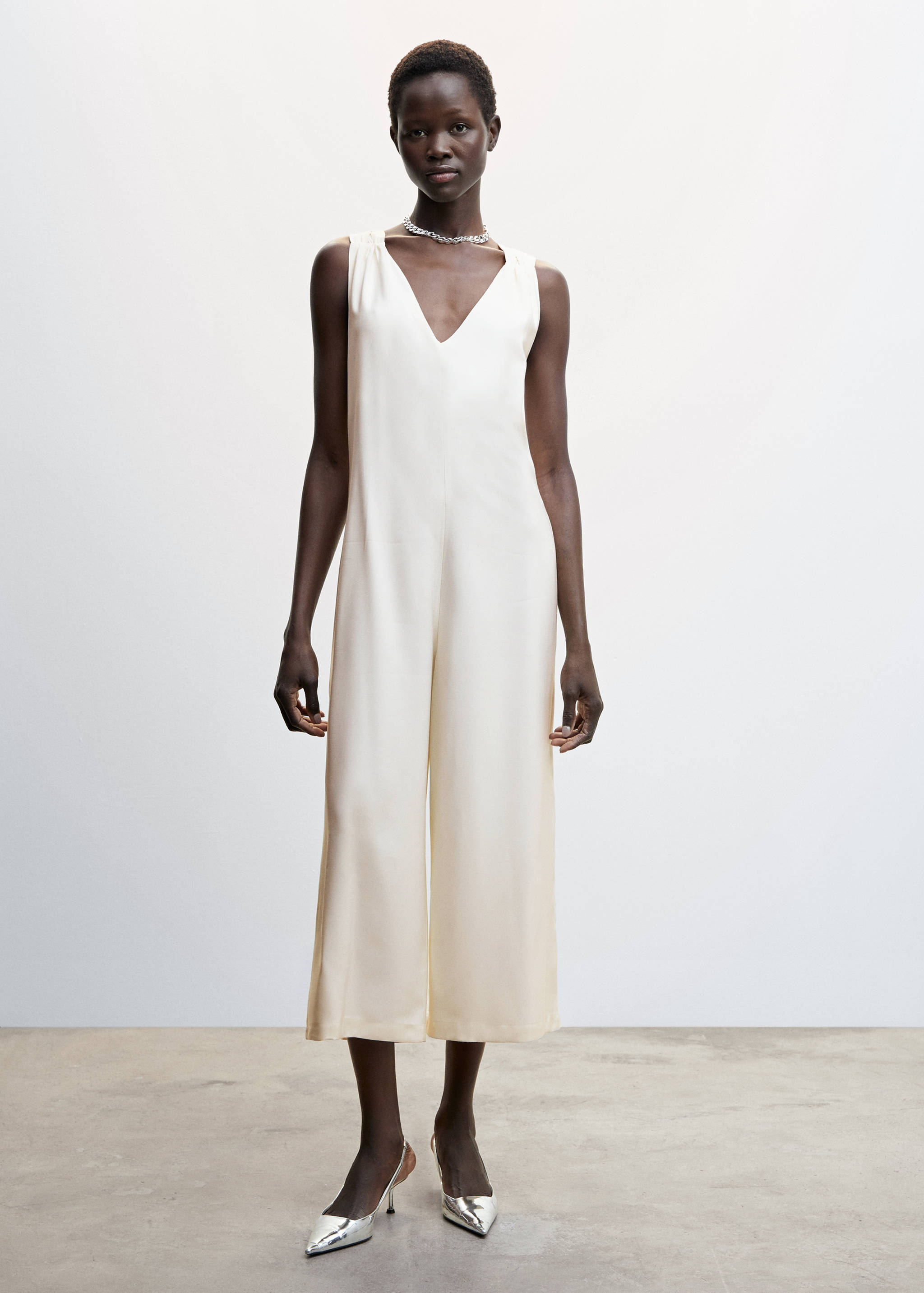 Kurzer Jumpsuit mit Wickeldesign - Allgemeine Ansicht