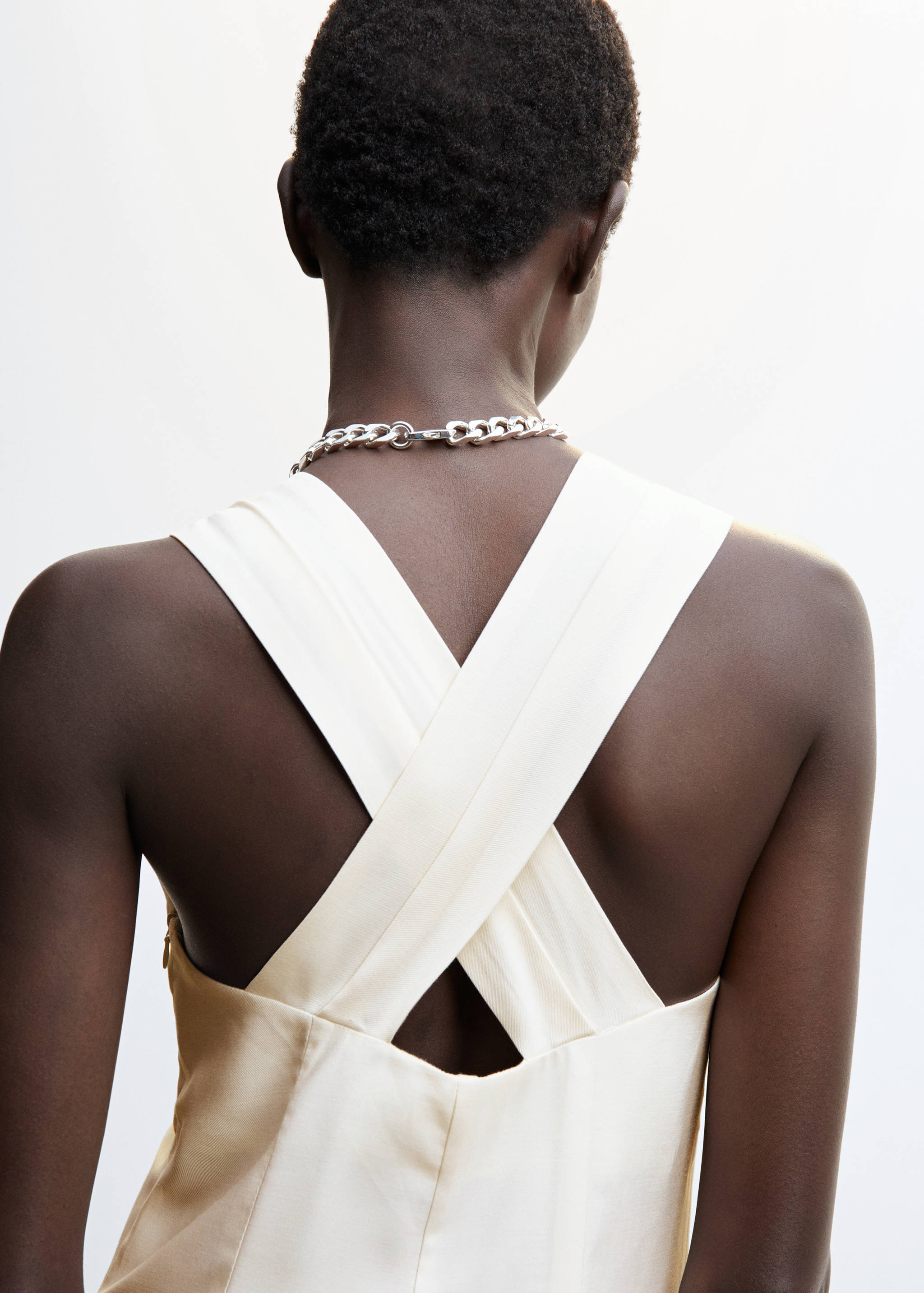 Kurzer Jumpsuit mit Wickeldesign - Detail des Artikels 6