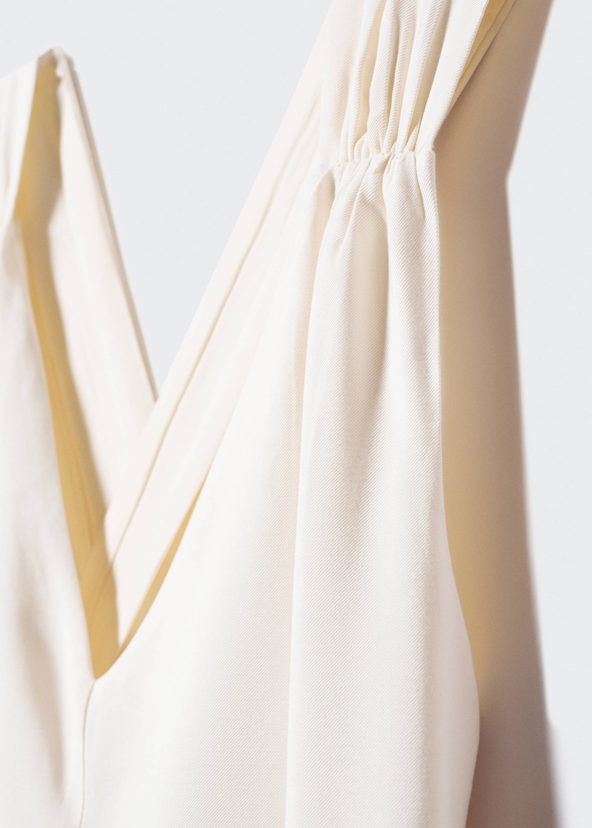 Kurzer Jumpsuit mit Wickeldesign - Detail des Artikels 8