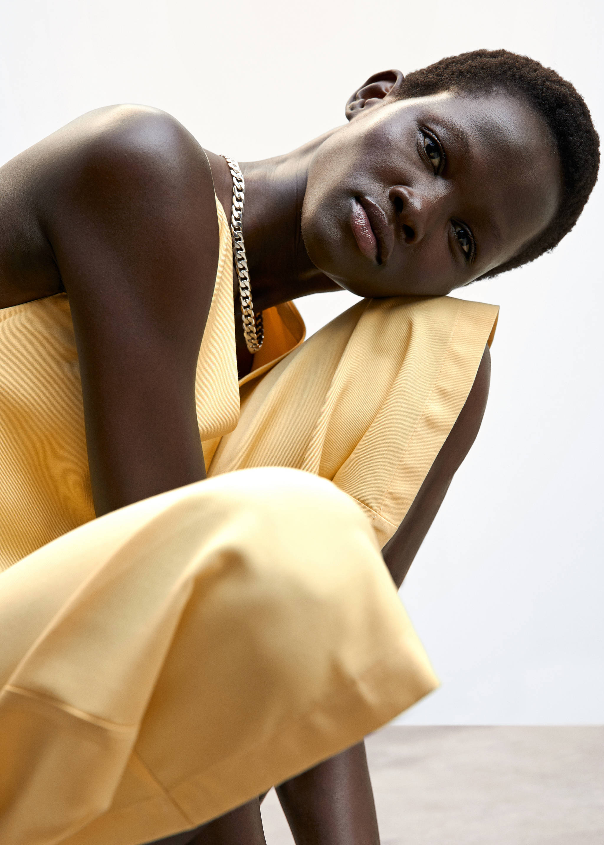 Kurzer Jumpsuit mit Wickeldesign - Detail des Artikels 4