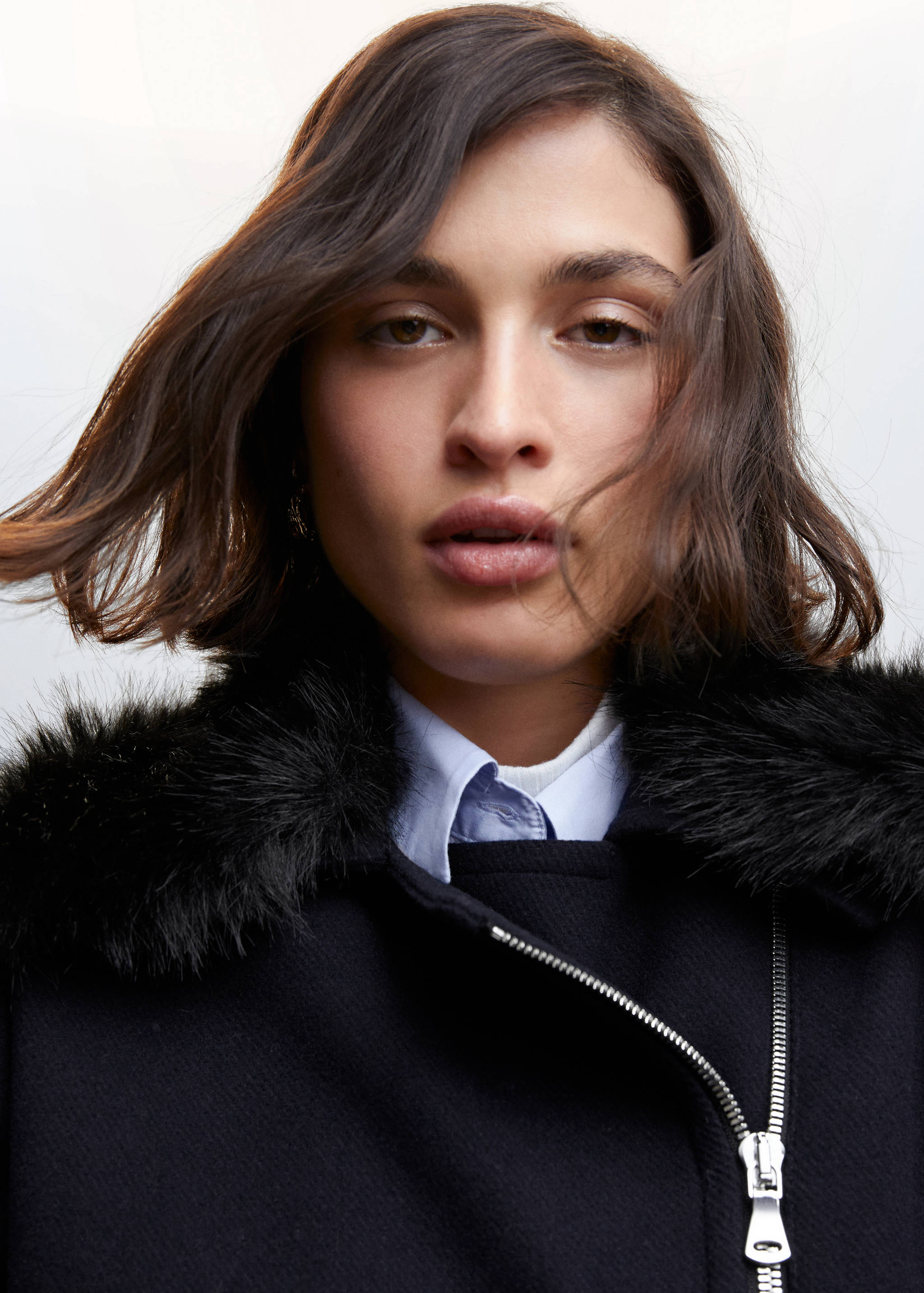 Mantel mit abnehmbarem Kunstfellkragen - Detail des Artikels 4