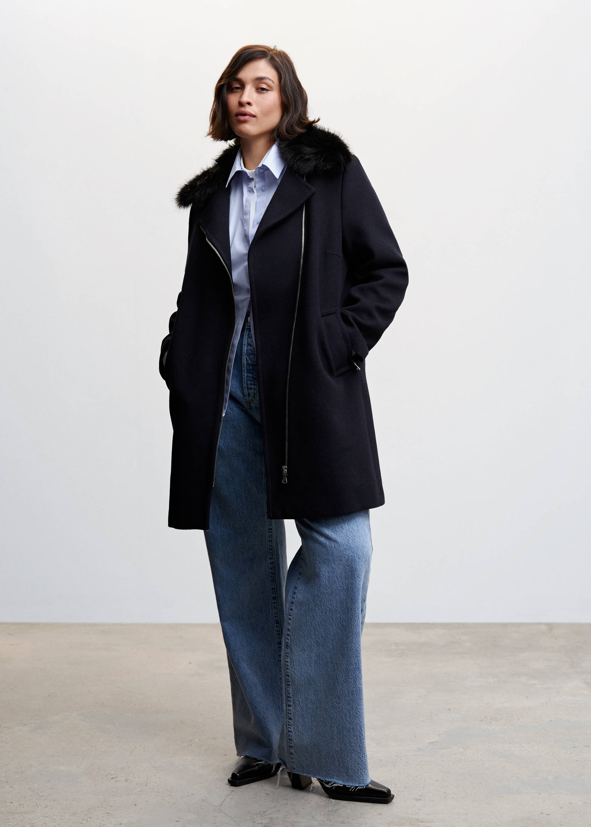 Mantel mit abnehmbarem Kunstfellkragen - Detail des Artikels 3