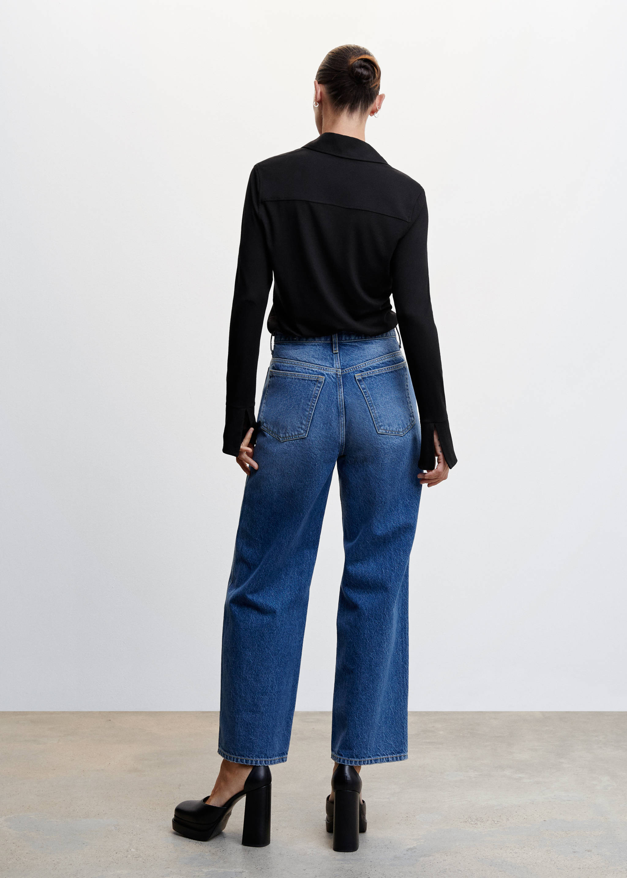 Fließende Bluse mit Knöpfen - Rückseite des Artikels