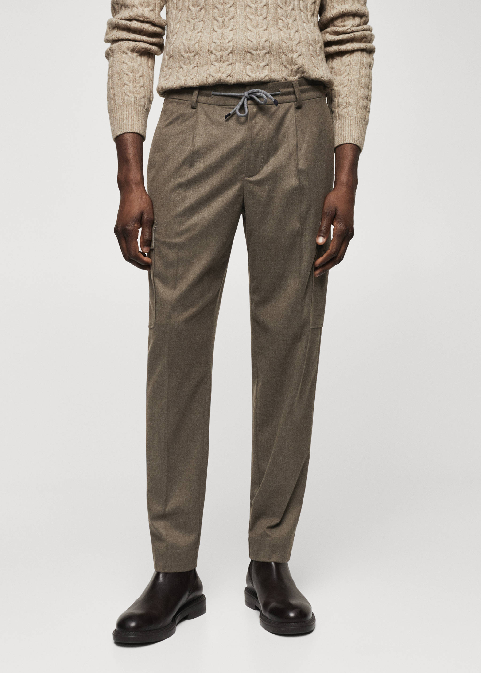 Pantalon cargo texturé - Plan moyen