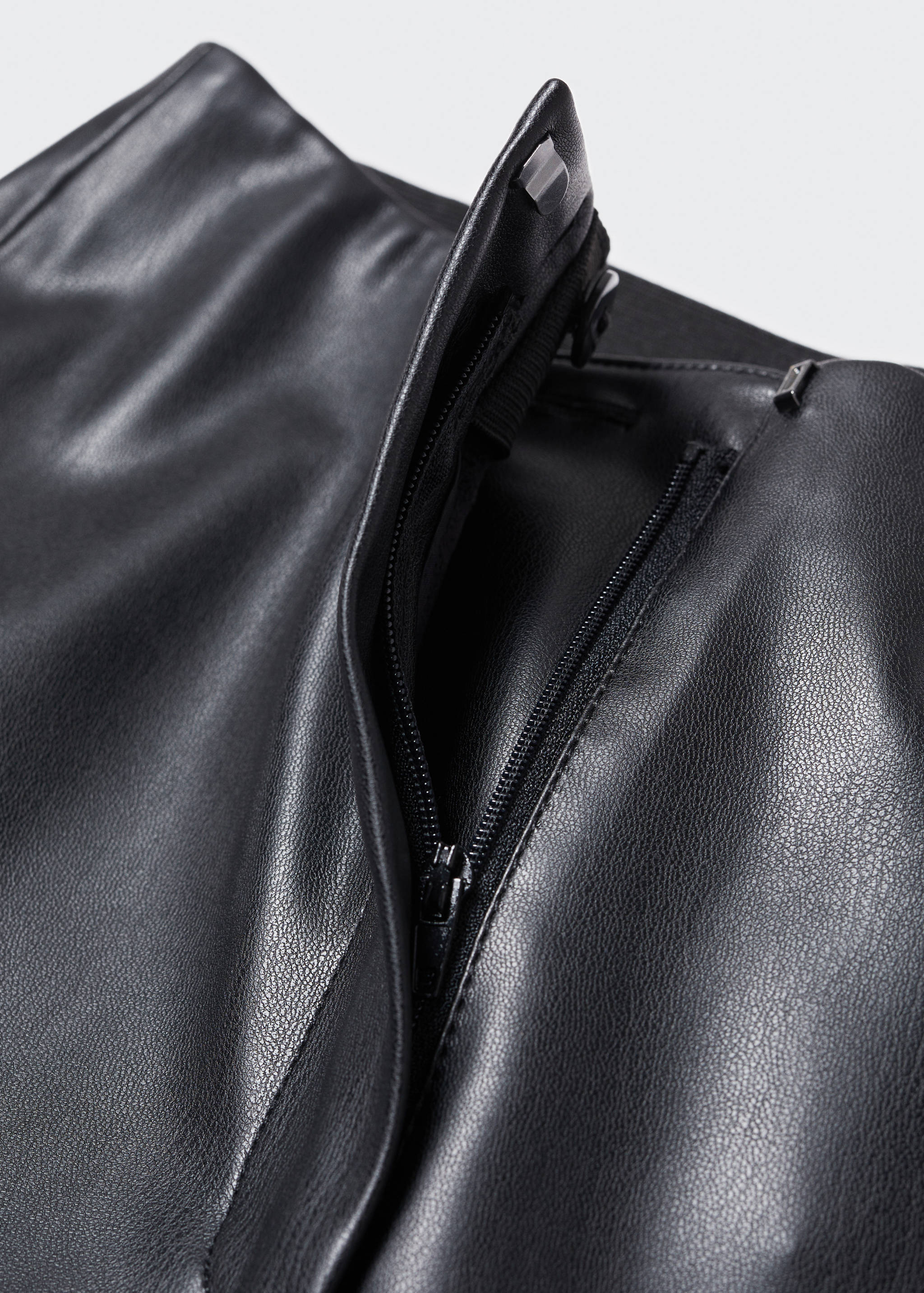 Leather-effect trousers - Details of the article 8