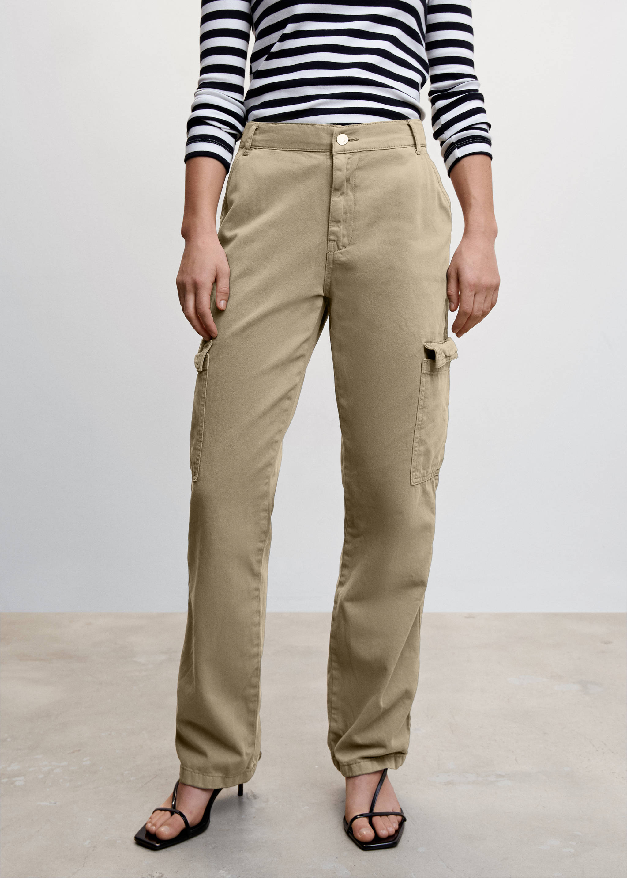 Cargo-Jeans mit Taschen - Mittlere Ansicht