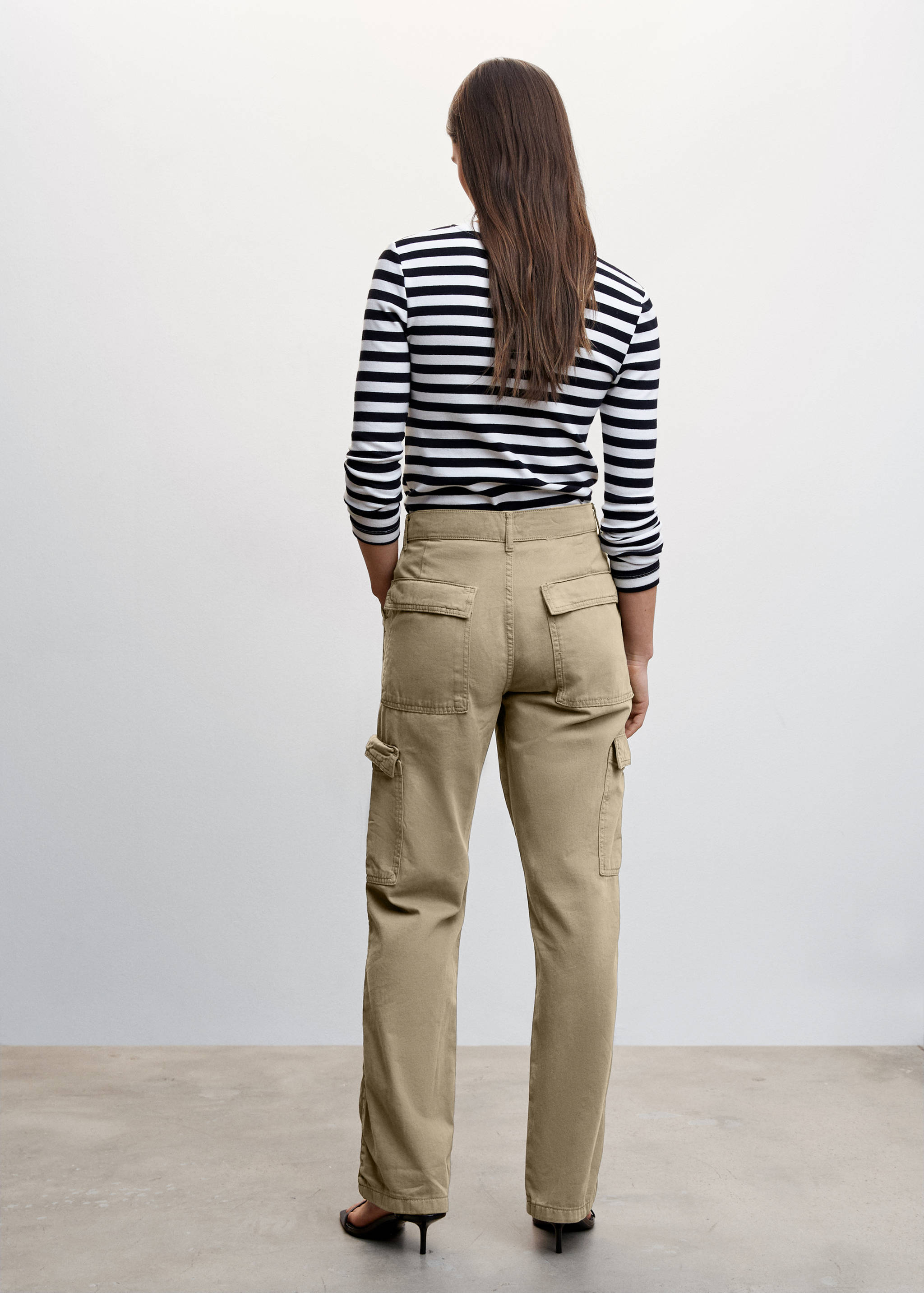 Cargo-Jeans mit Taschen - Rückseite des Artikels