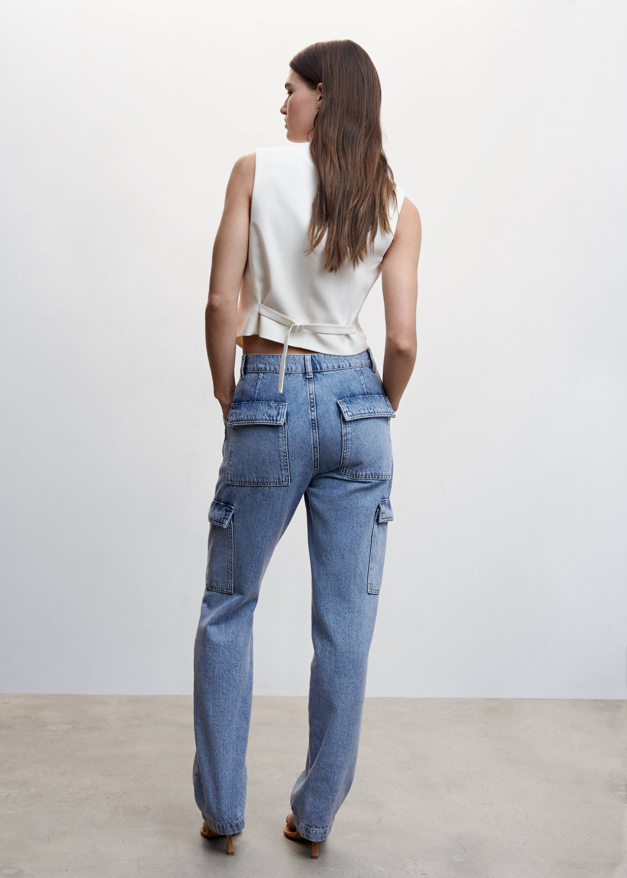 Cargo-Jeans mit Taschen - Rückseite des Artikels