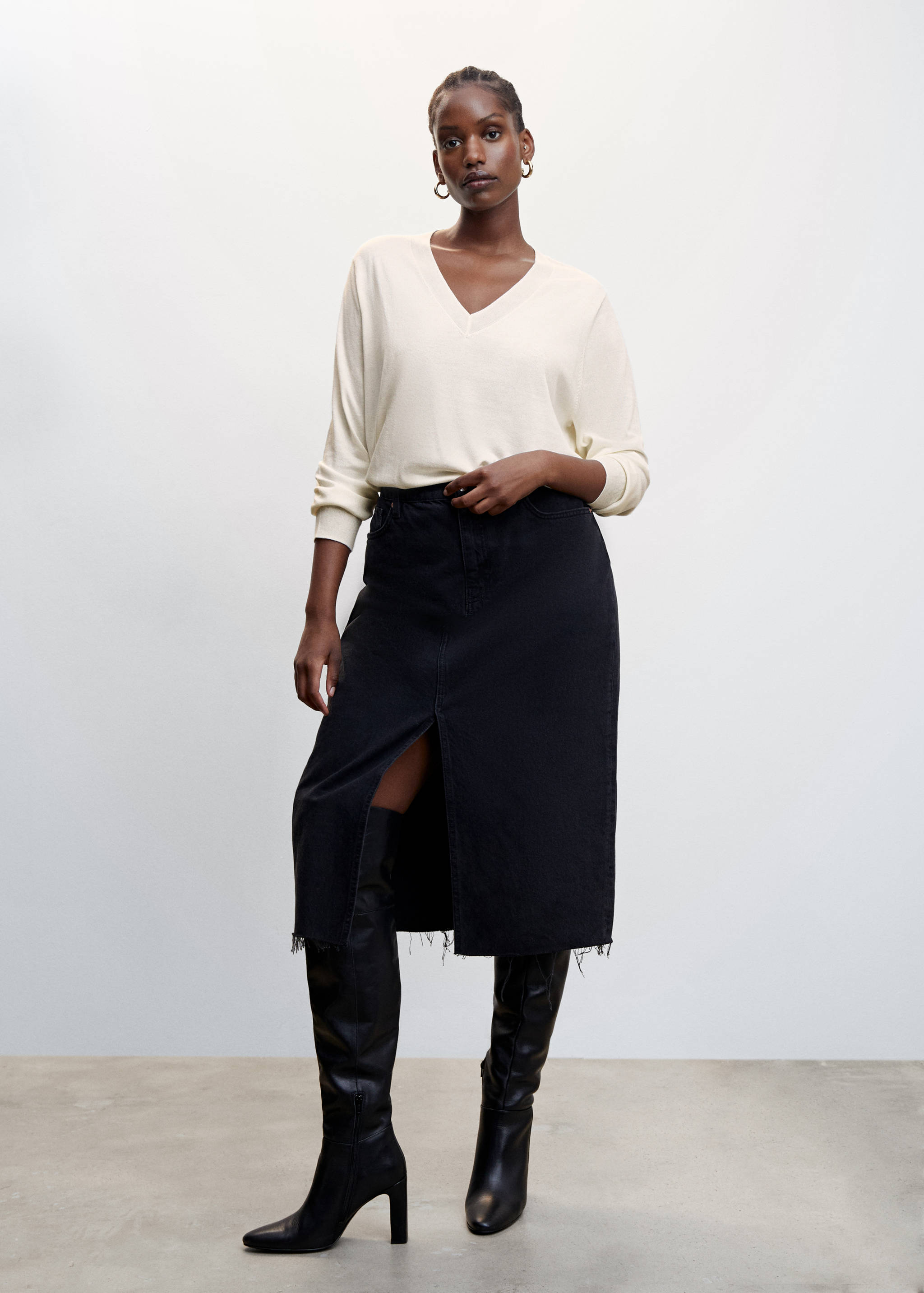 Fine-knit V-neck sweater - Details of the article 3