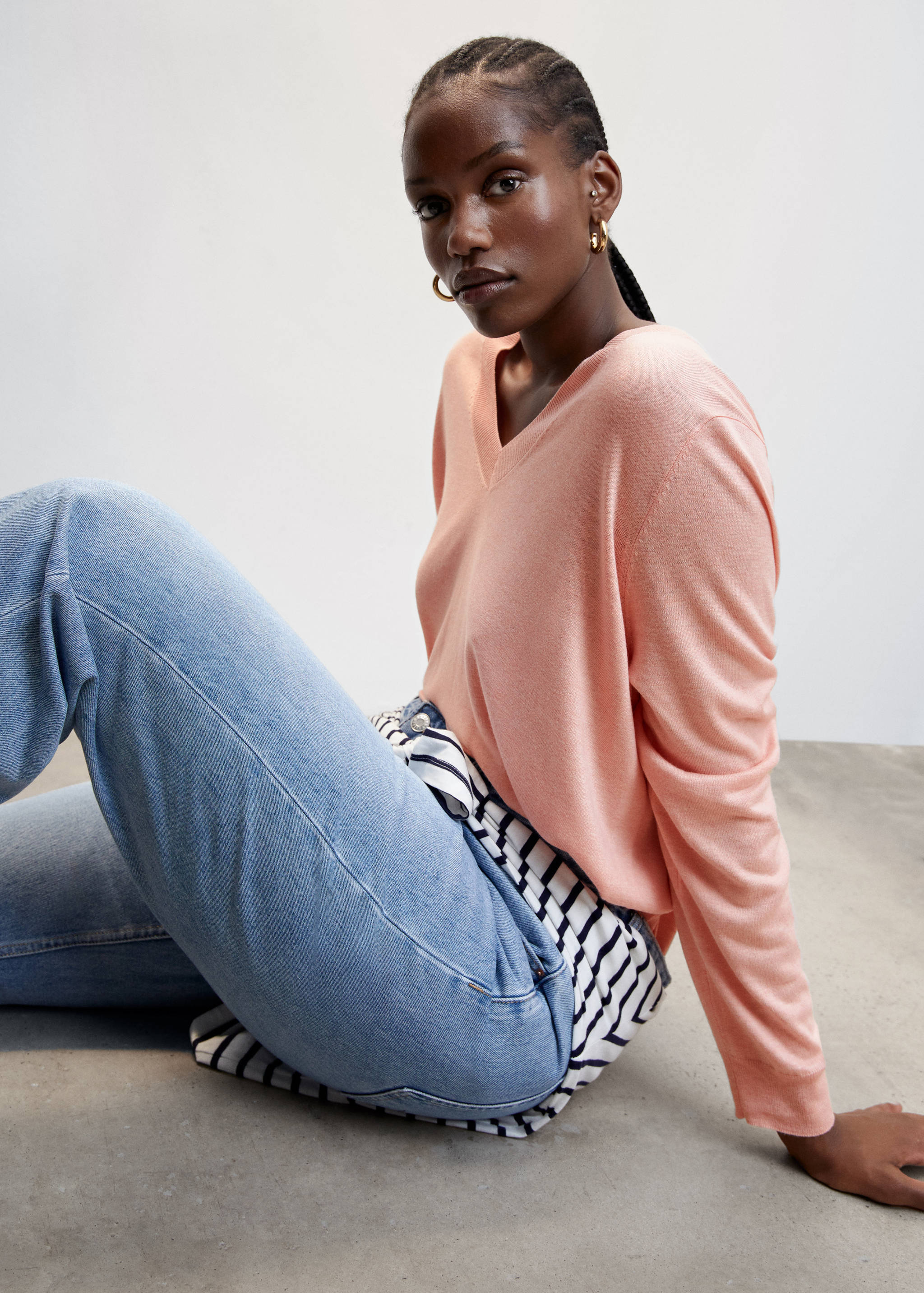 Fine-knit V-neck sweater - Details of the article 5