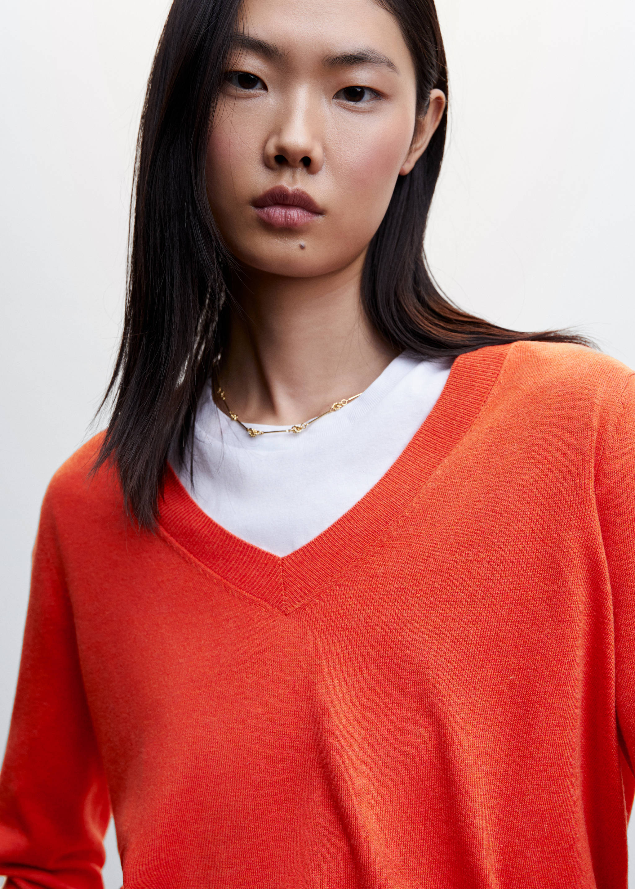 Fine-knit V-neck sweater - Details of the article 1