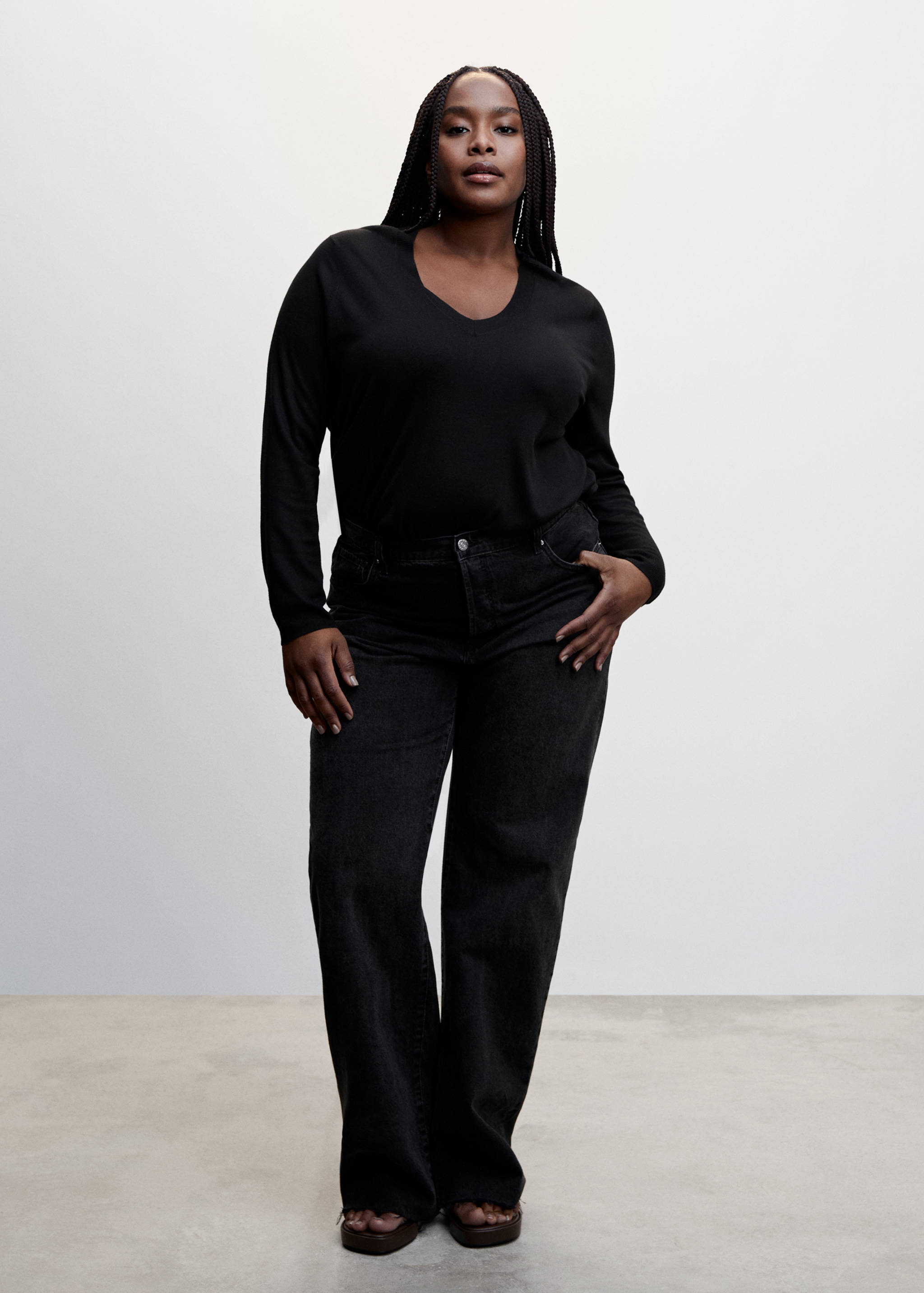 Fine-knit V-neck sweater - Details of the article 3