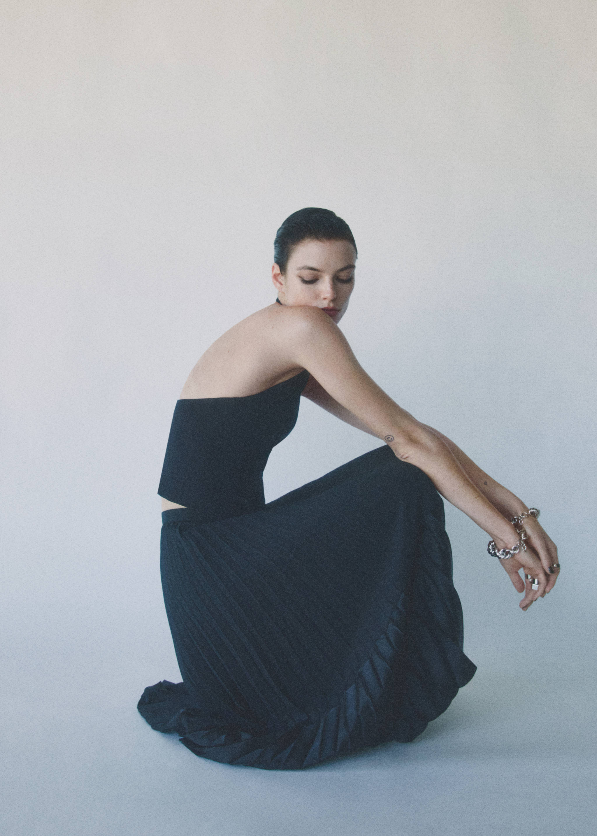 Satin-effect pleated midi-skirt - Details of the article 6