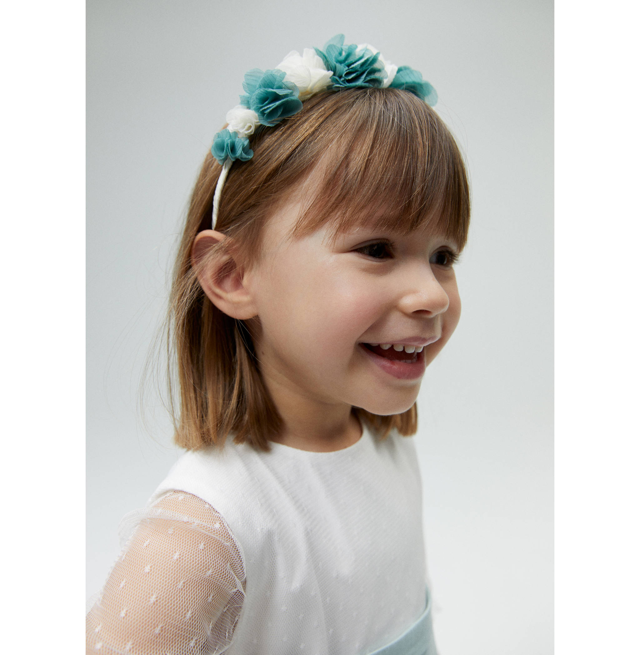 Headband with embossed flowers - General plane