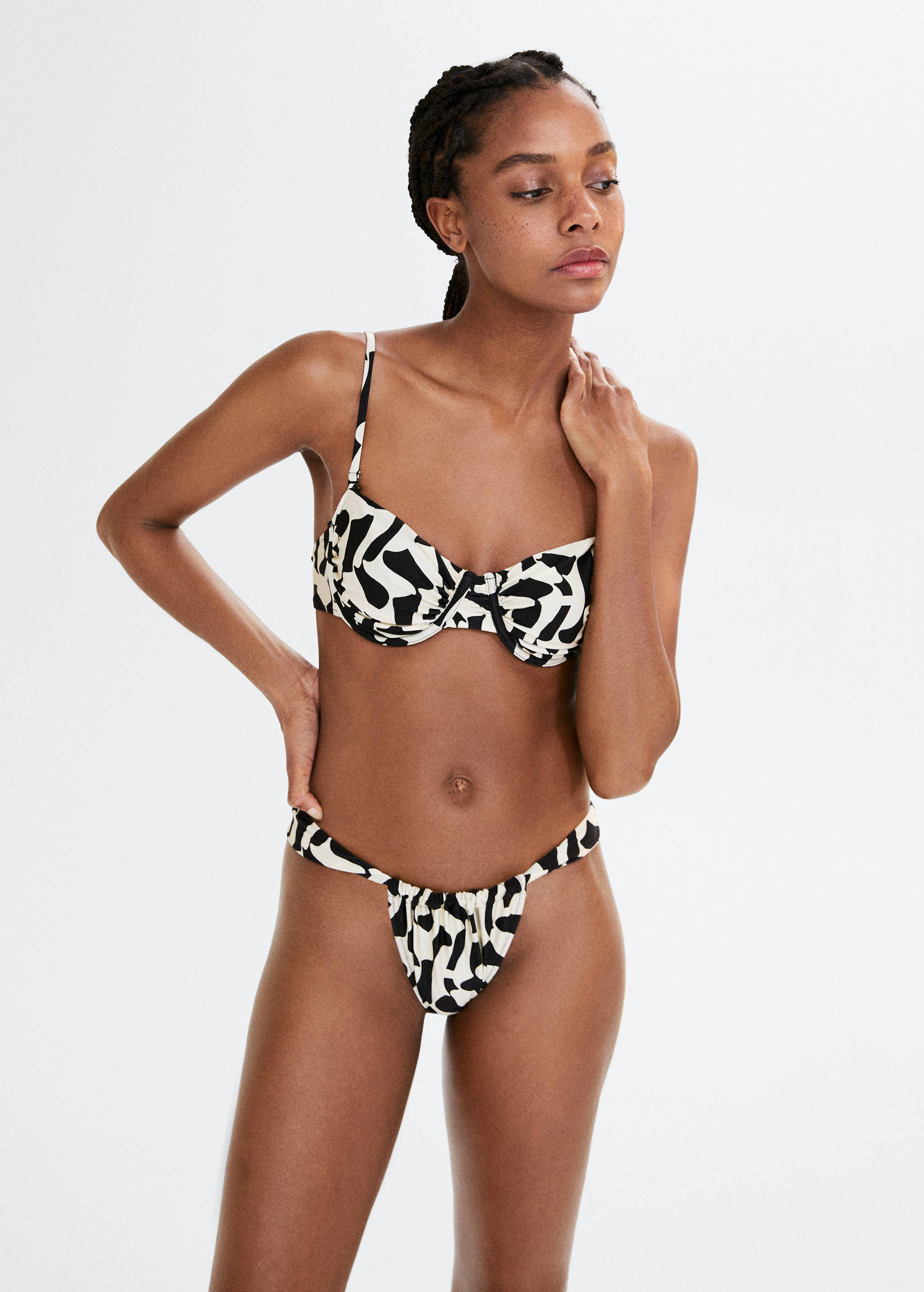 Braguita bikini estampada - Plano medio