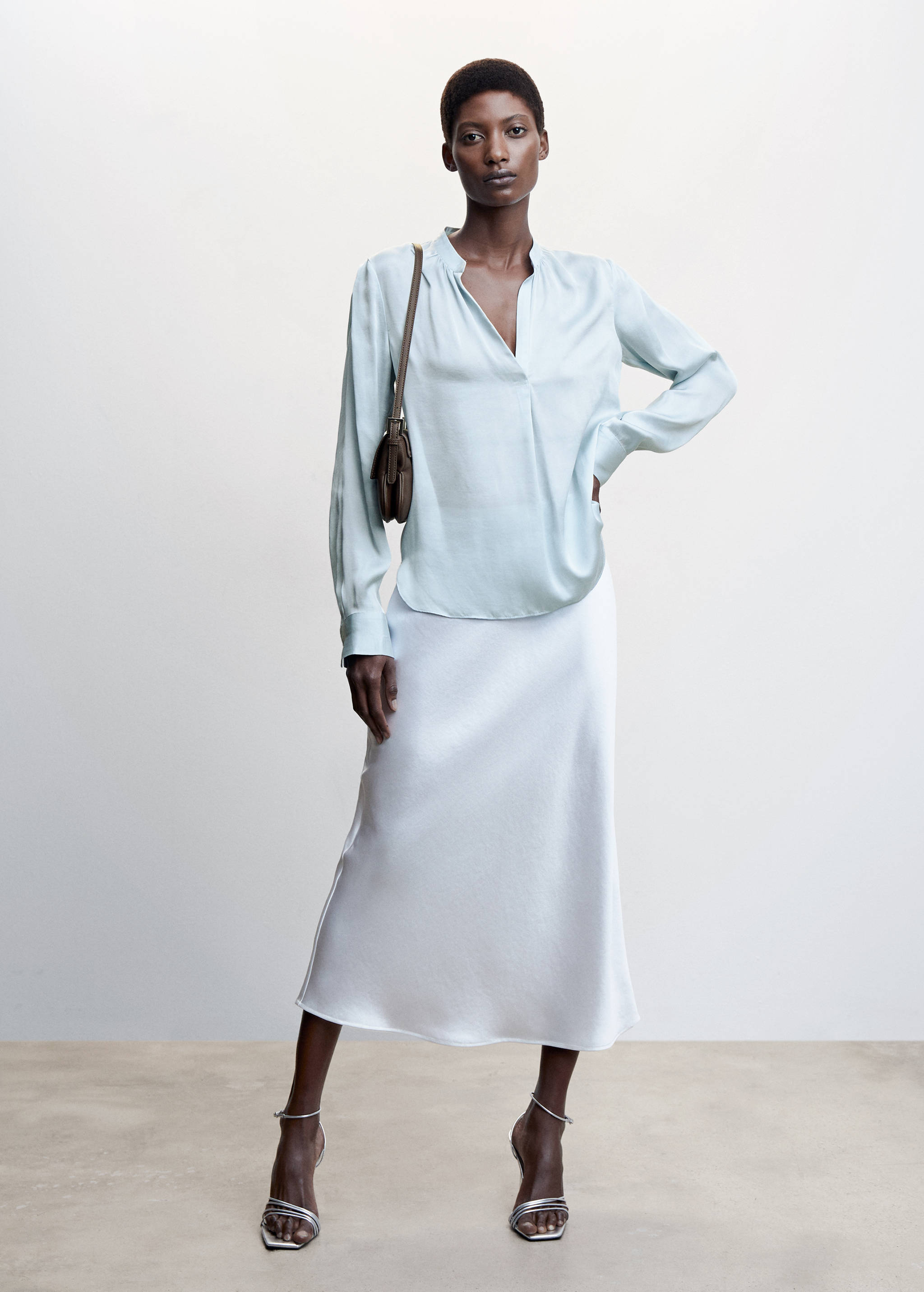 Saténová blůza se stojáčkem - Celkový náhled