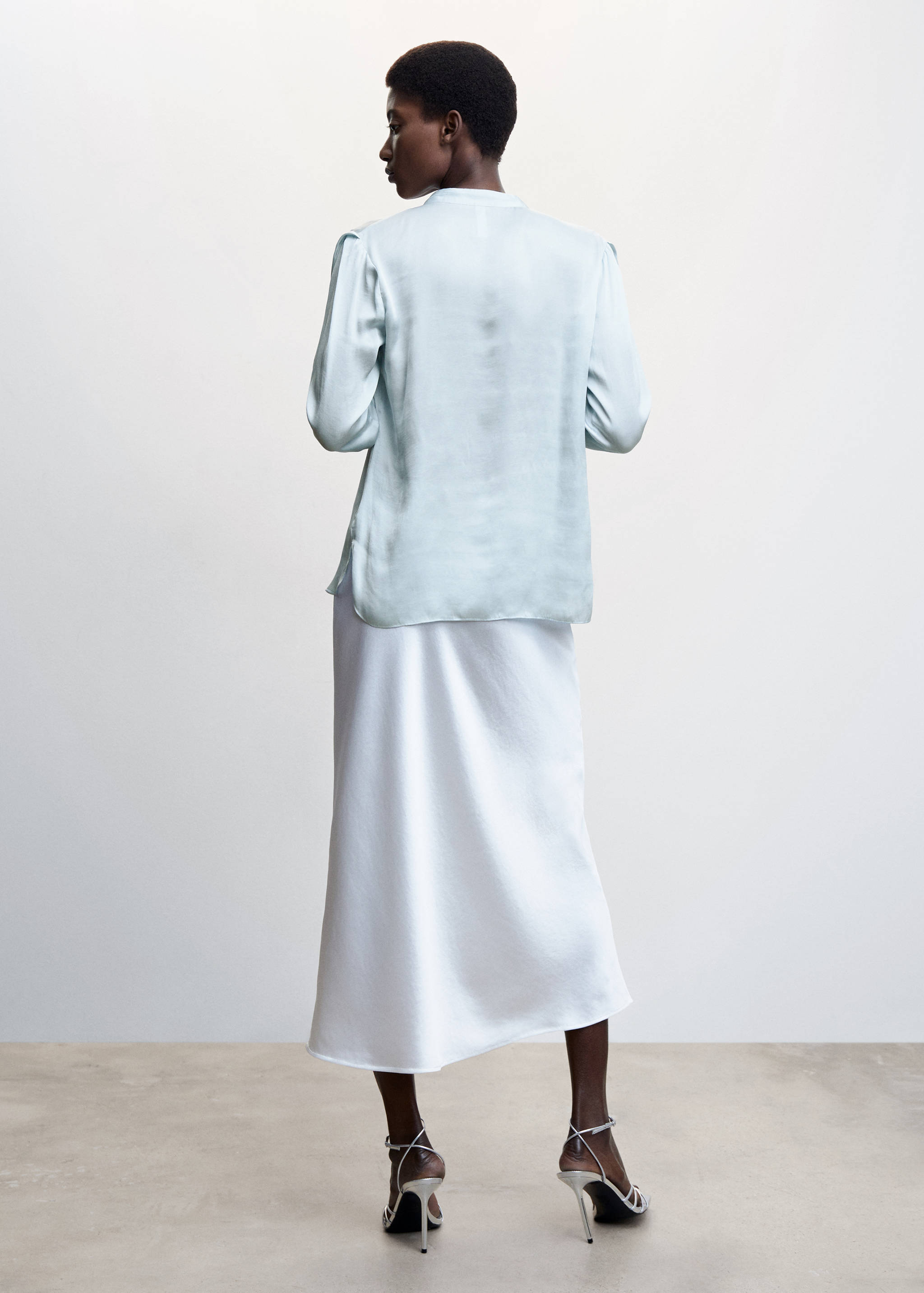 Saténová blůza se stojáčkem - Zadní strana zboží