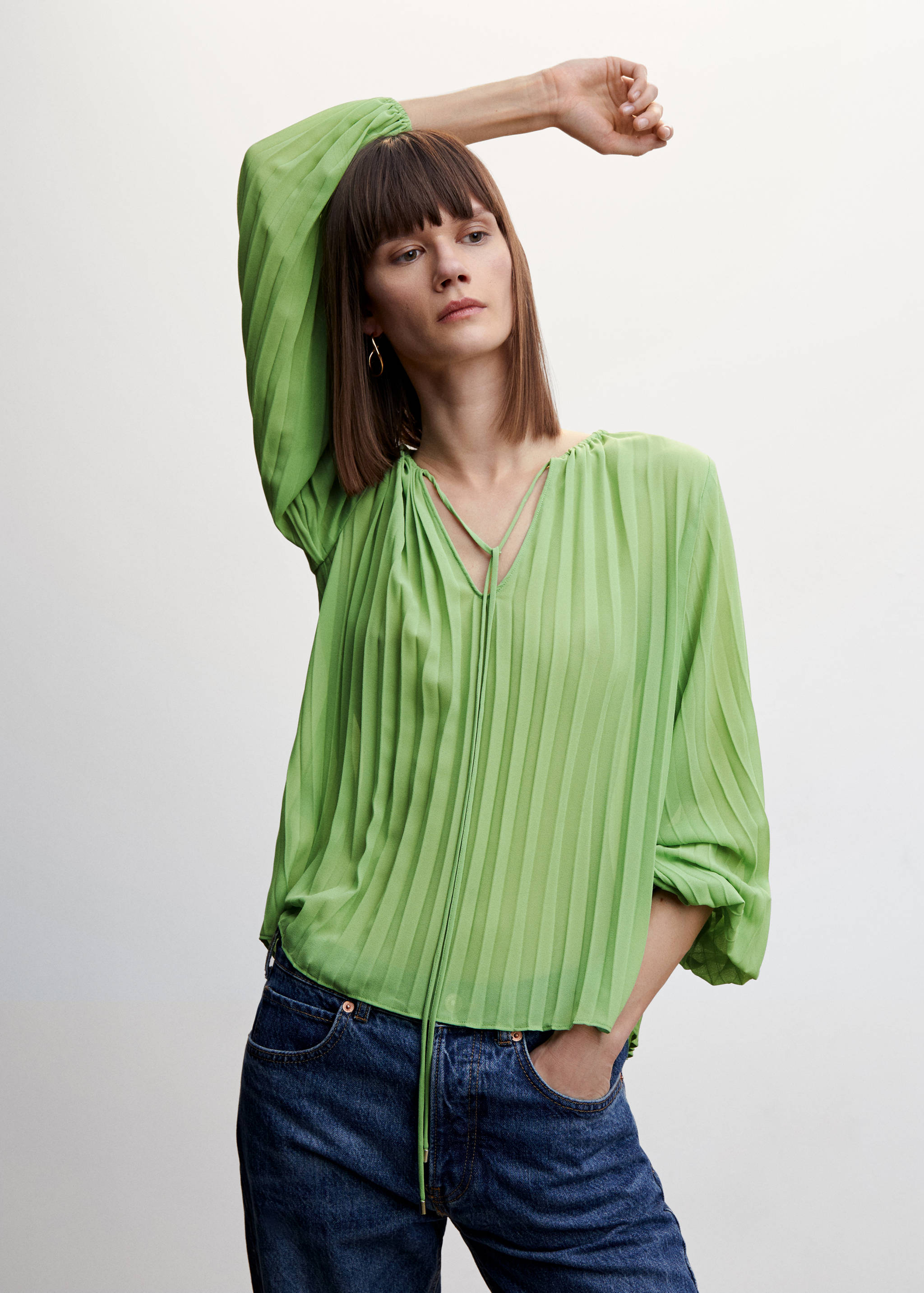 Pleated blouse with puffed sleeves - Medium plane