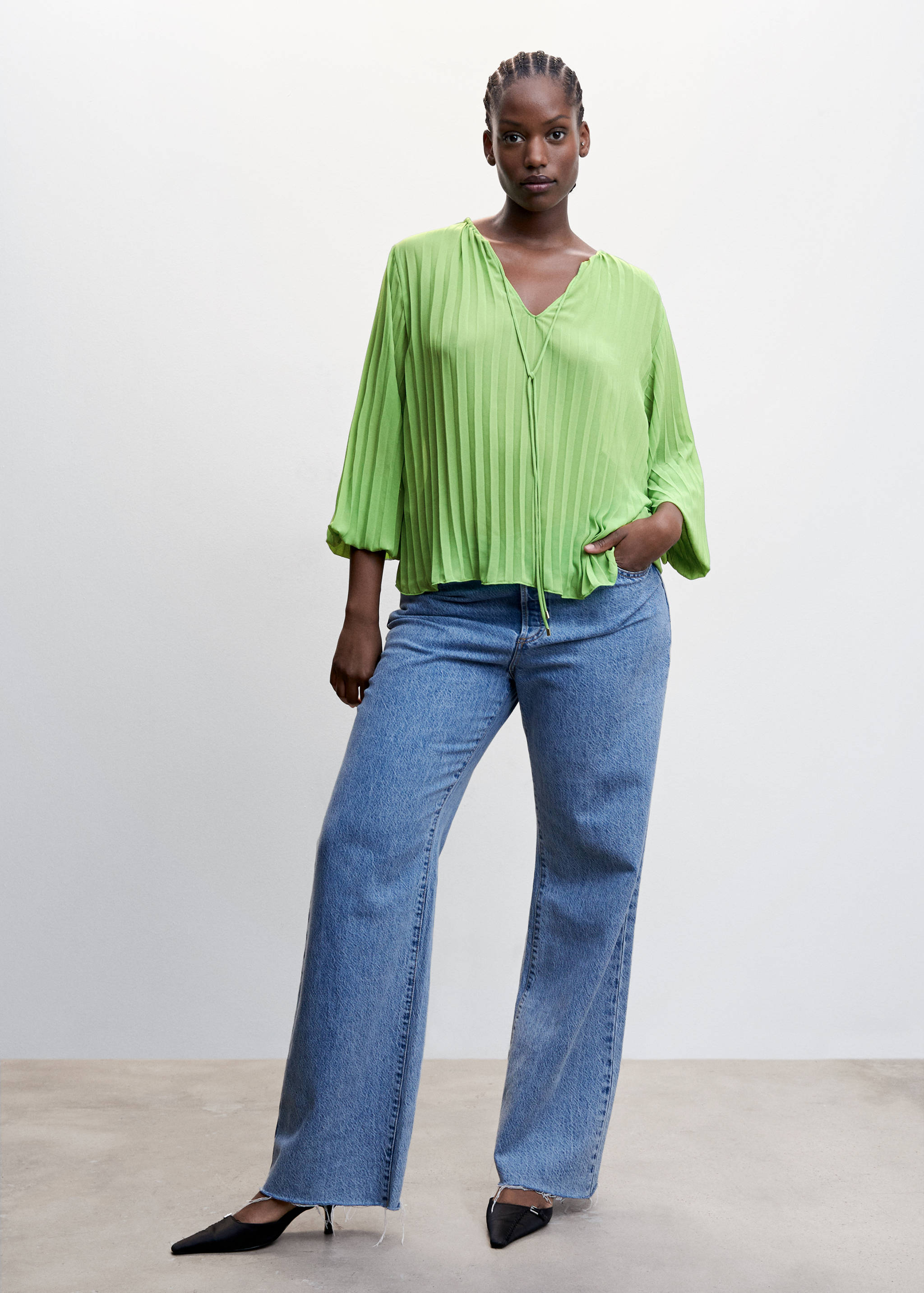 Pleated blouse with puffed sleeves - Details of the article 3