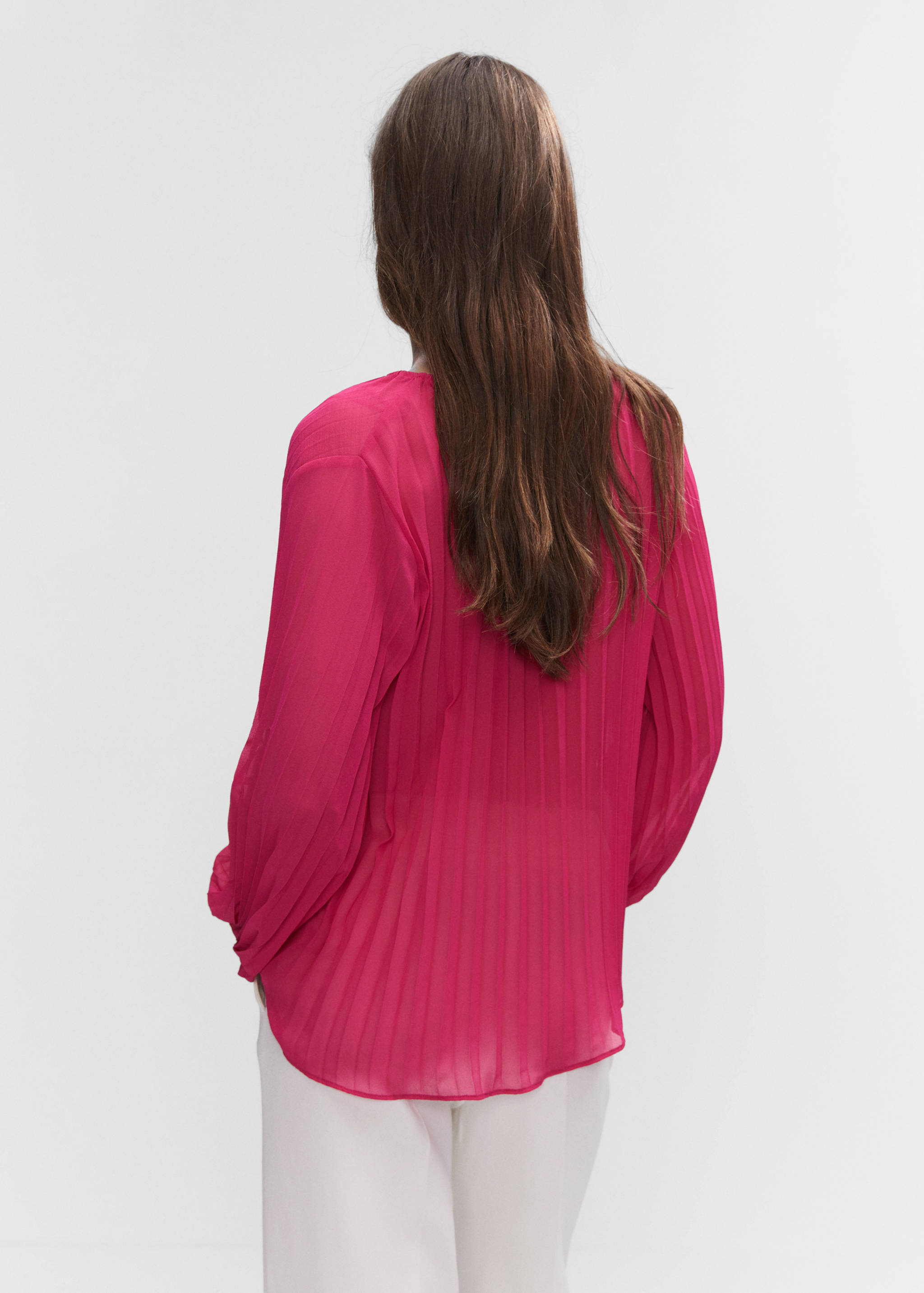 Pleated blouse with puffed sleeves - Reverse of the article