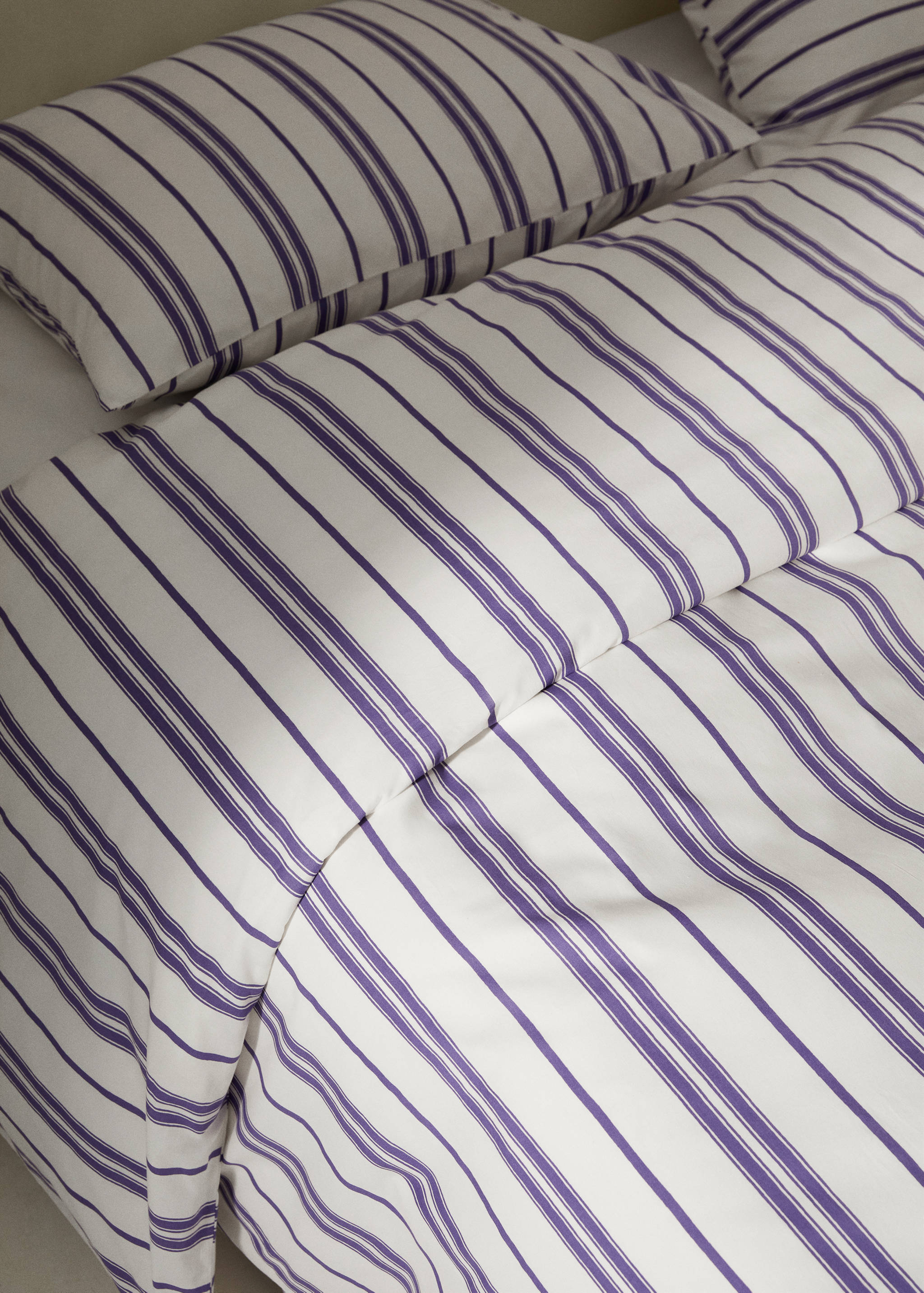 Striped print duvet cover queen bed - Details of the article 8