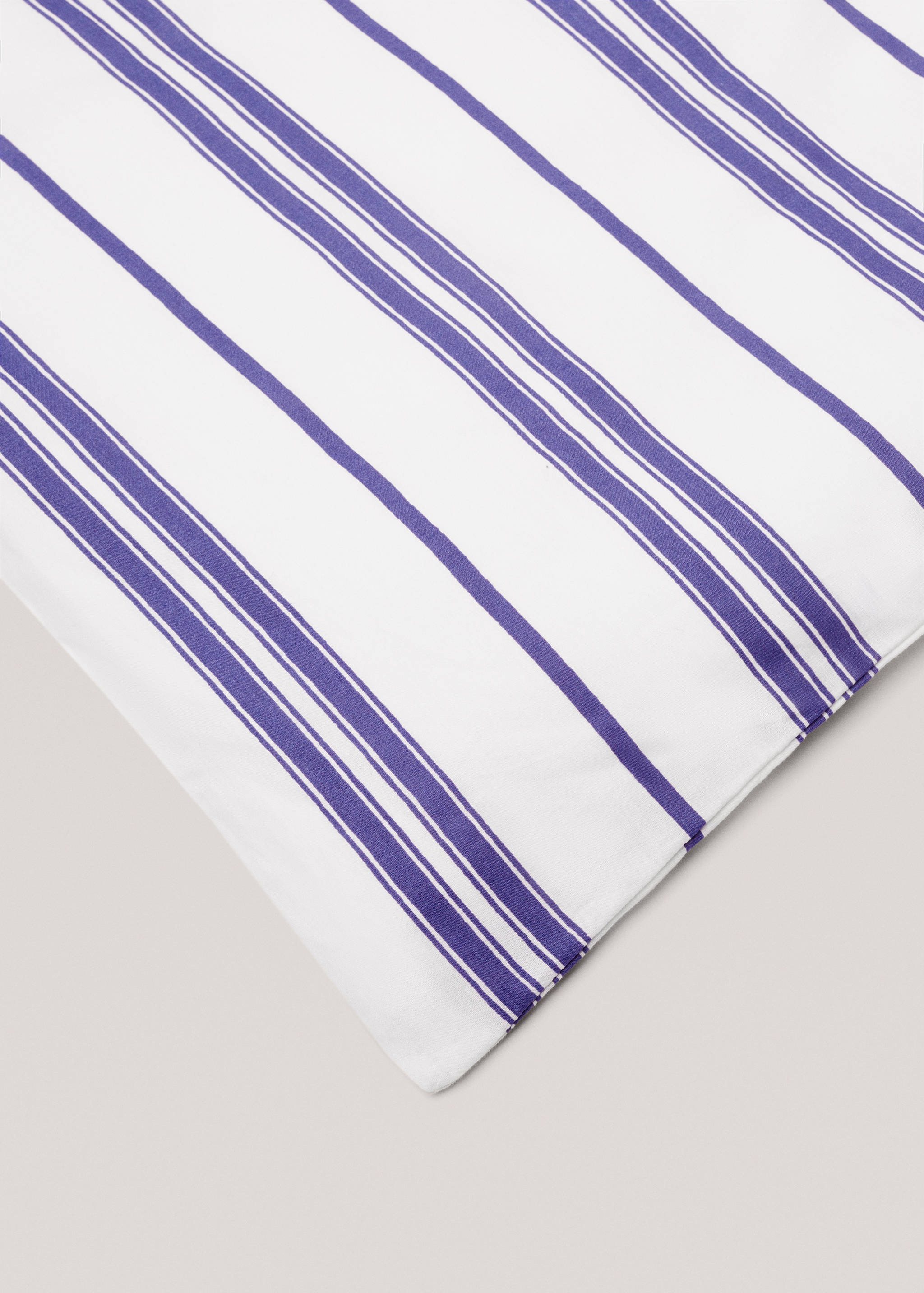 Striped print duvet cover queen bed - Details of the article 3
