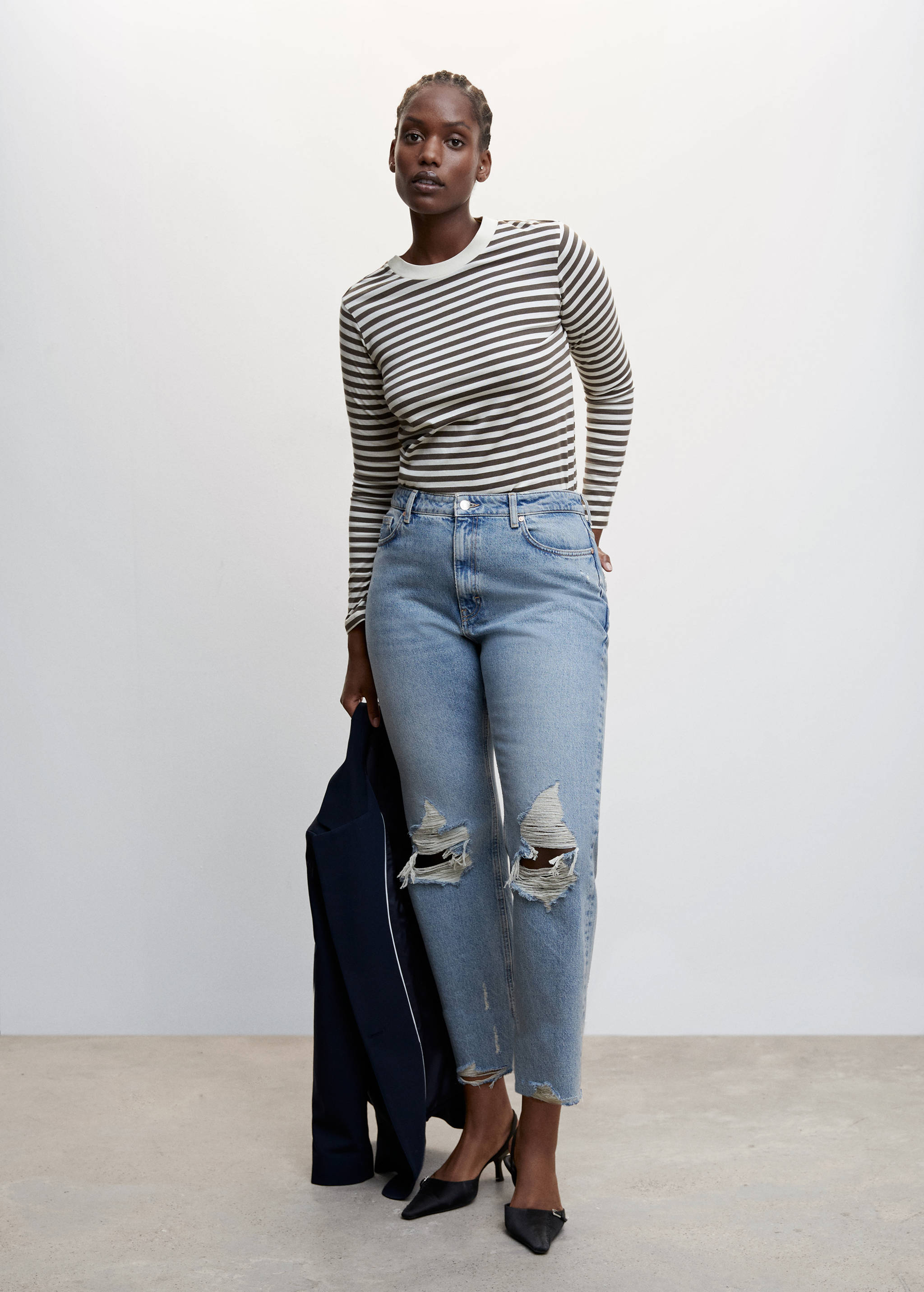 Ripped high-rise straight jeans - Details of the article 3