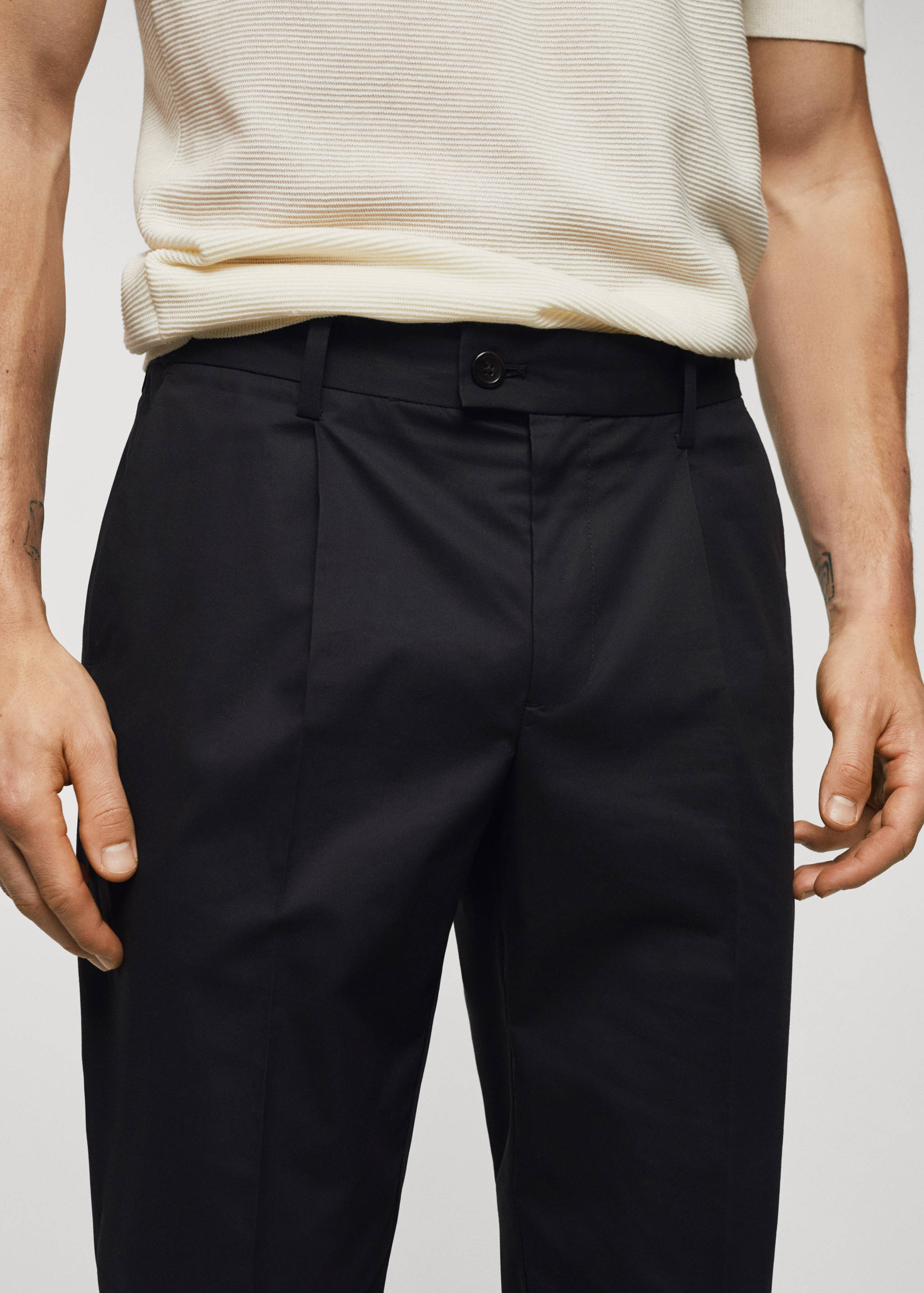 Cotton pleated trousers - Details of the article 1