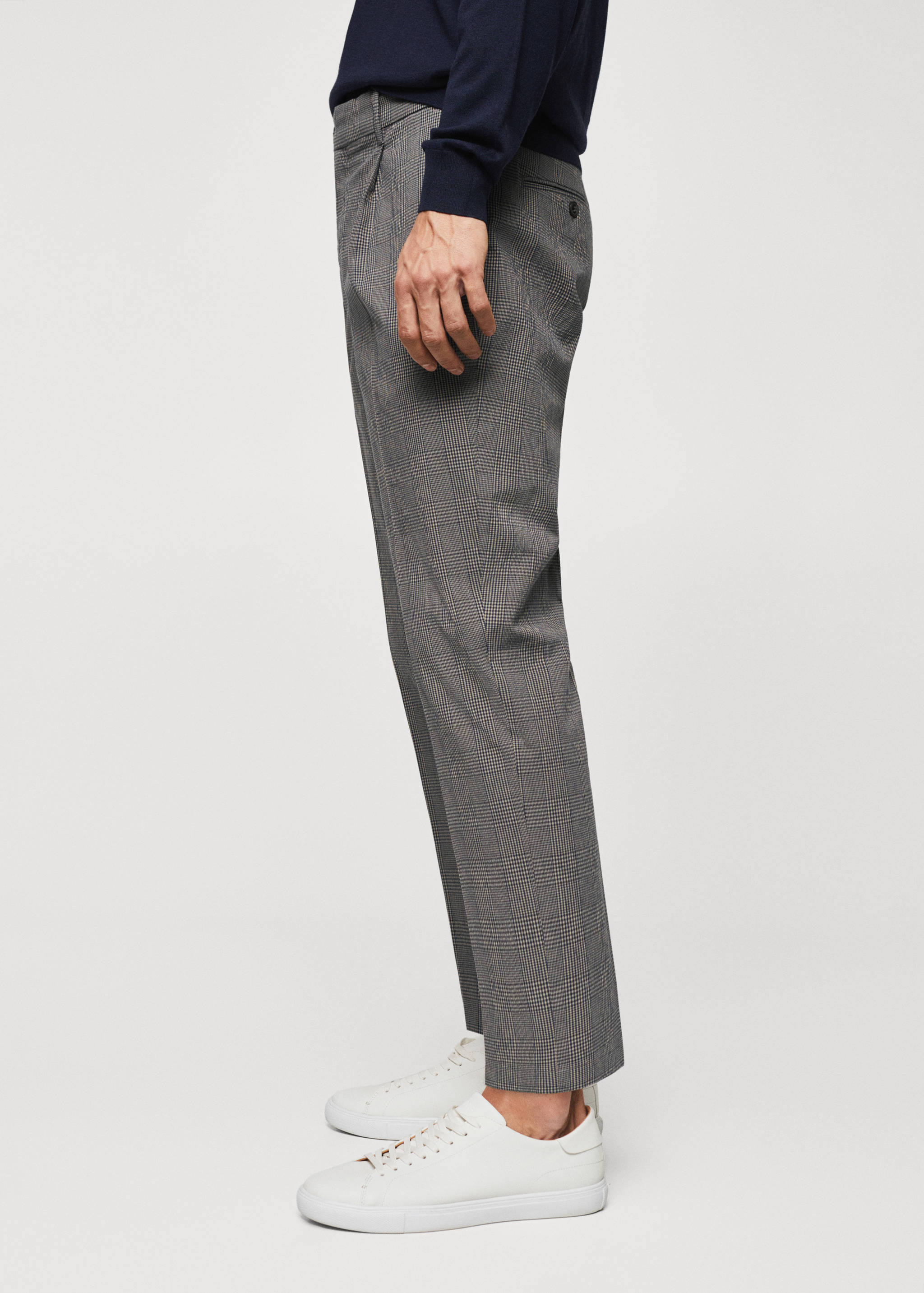 Check pleated trousers - Details of the article 4