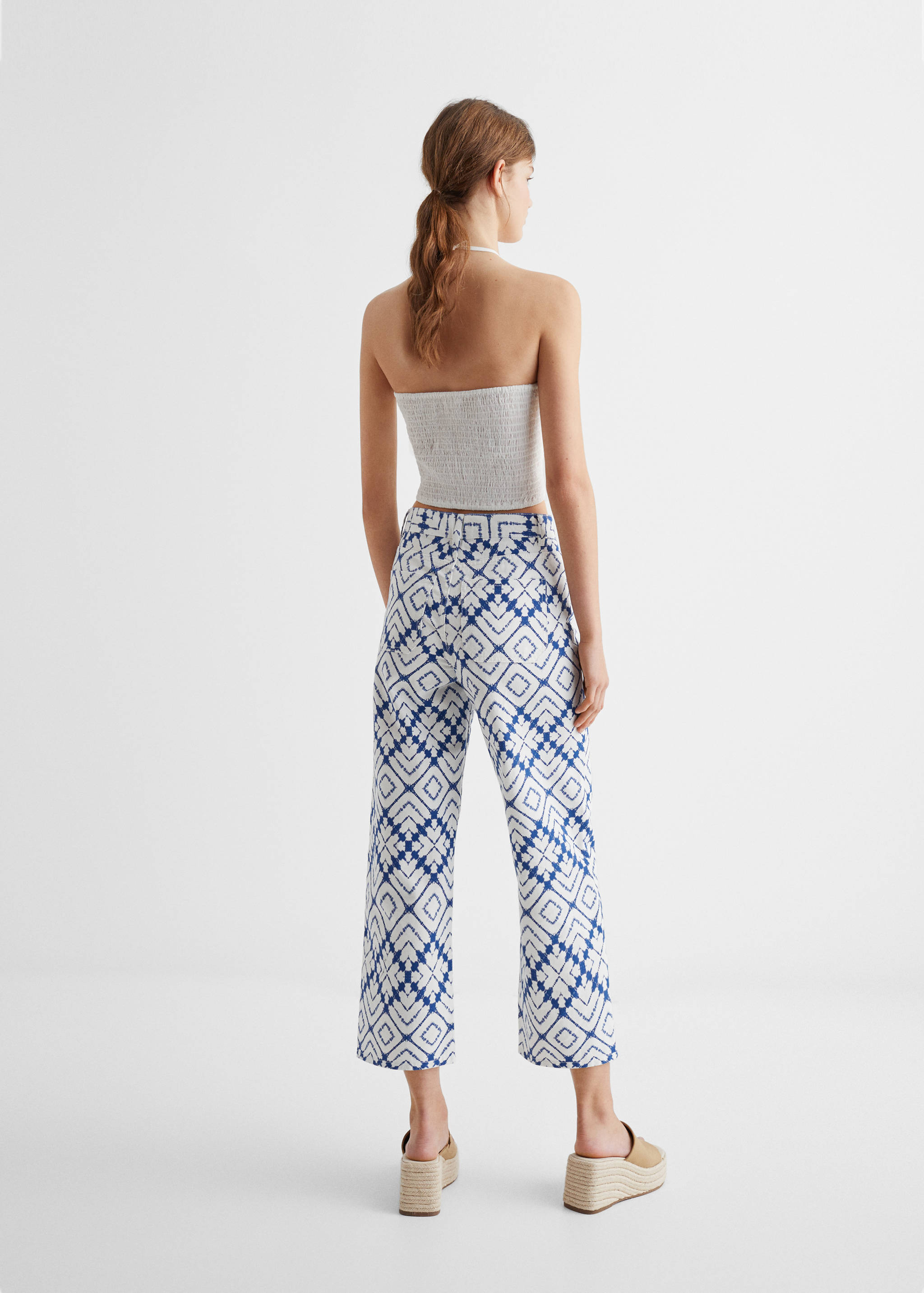 Gerade gemusterte Jeans - Rückseite des Artikels