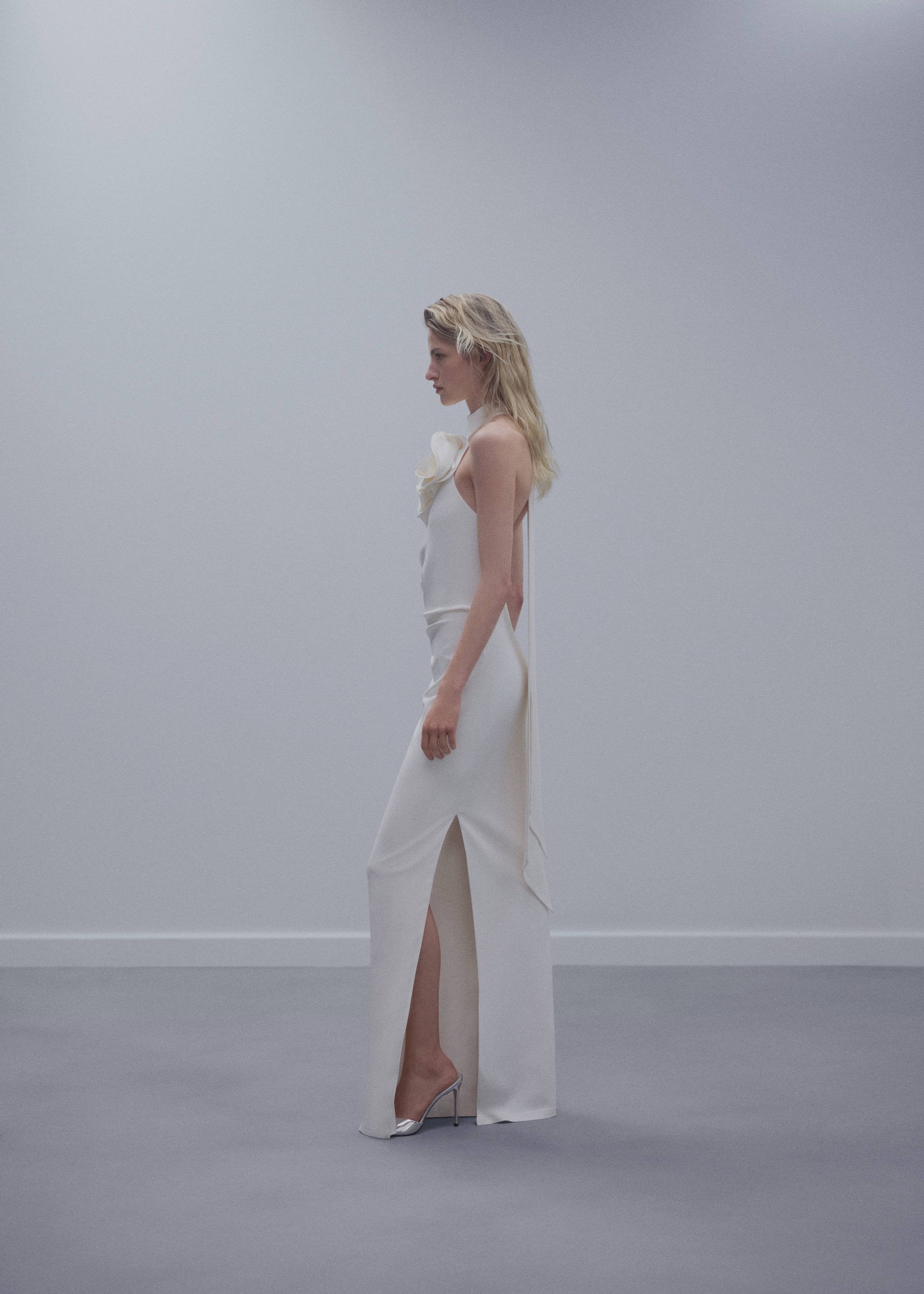 Vestido com maxiflor e abertura - Pormenor do artigo 2