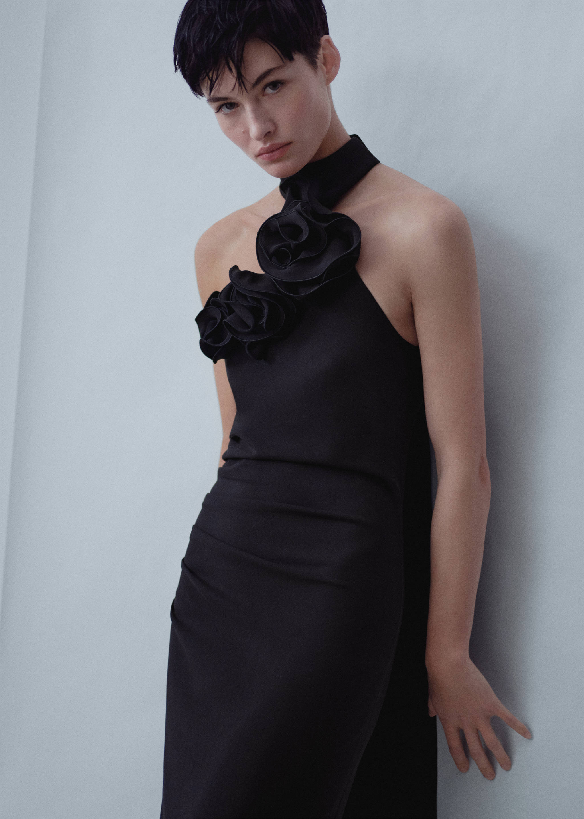 Vestido com maxiflor e abertura - Pormenor do artigo 4