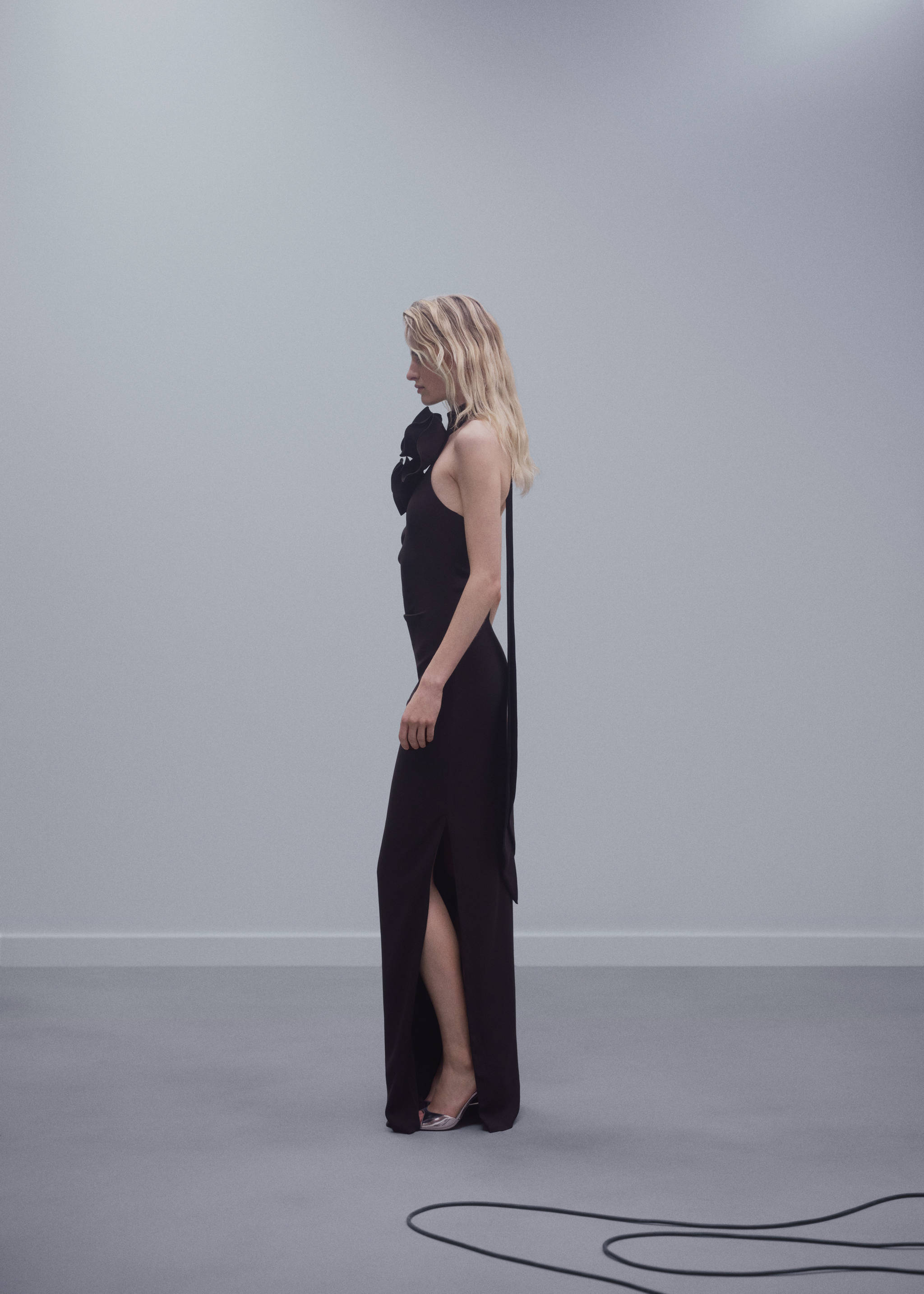 Vestido com maxiflor e abertura - Pormenor do artigo 2