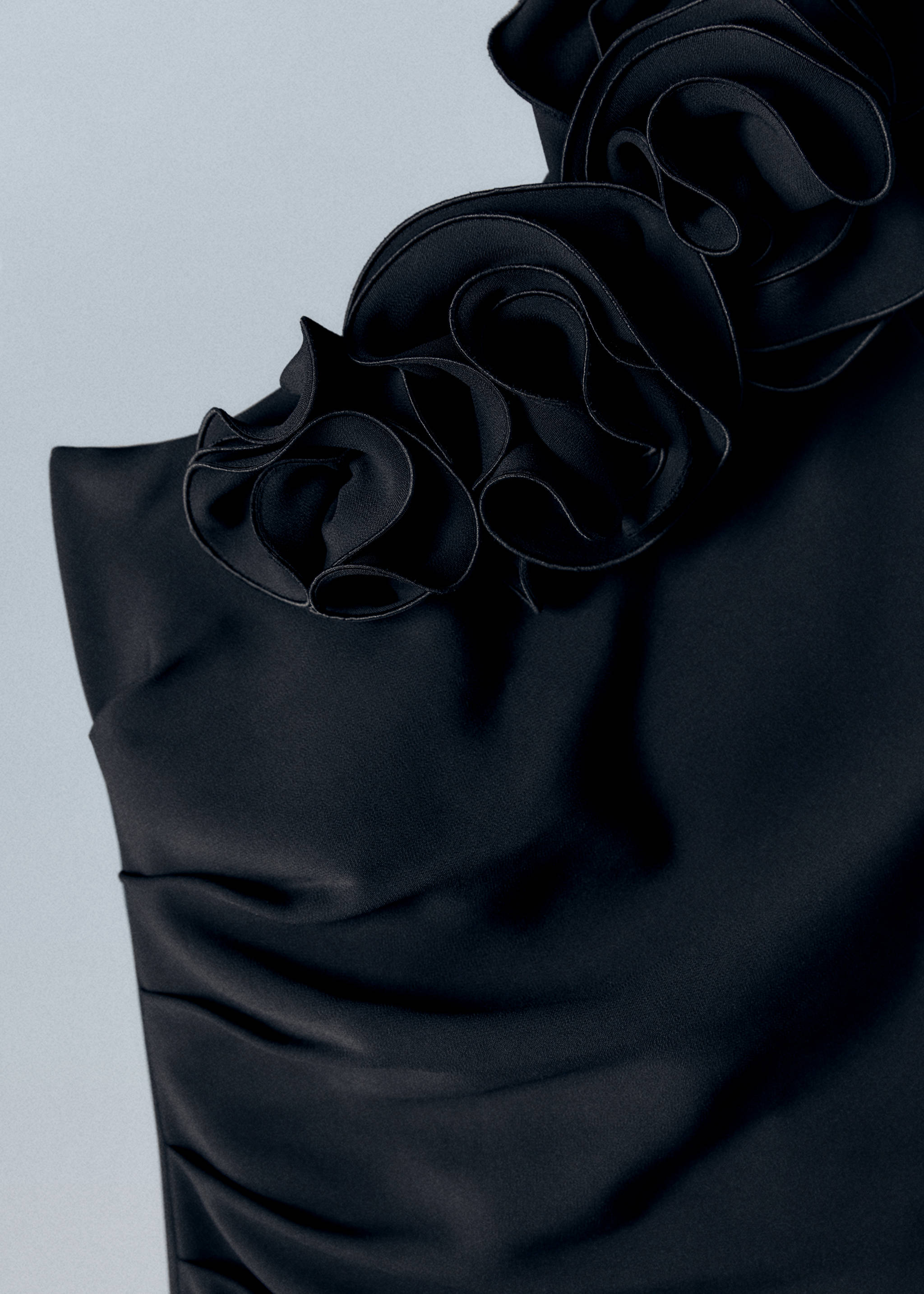 Vestido com maxiflor e abertura - Pormenor do artigo 8