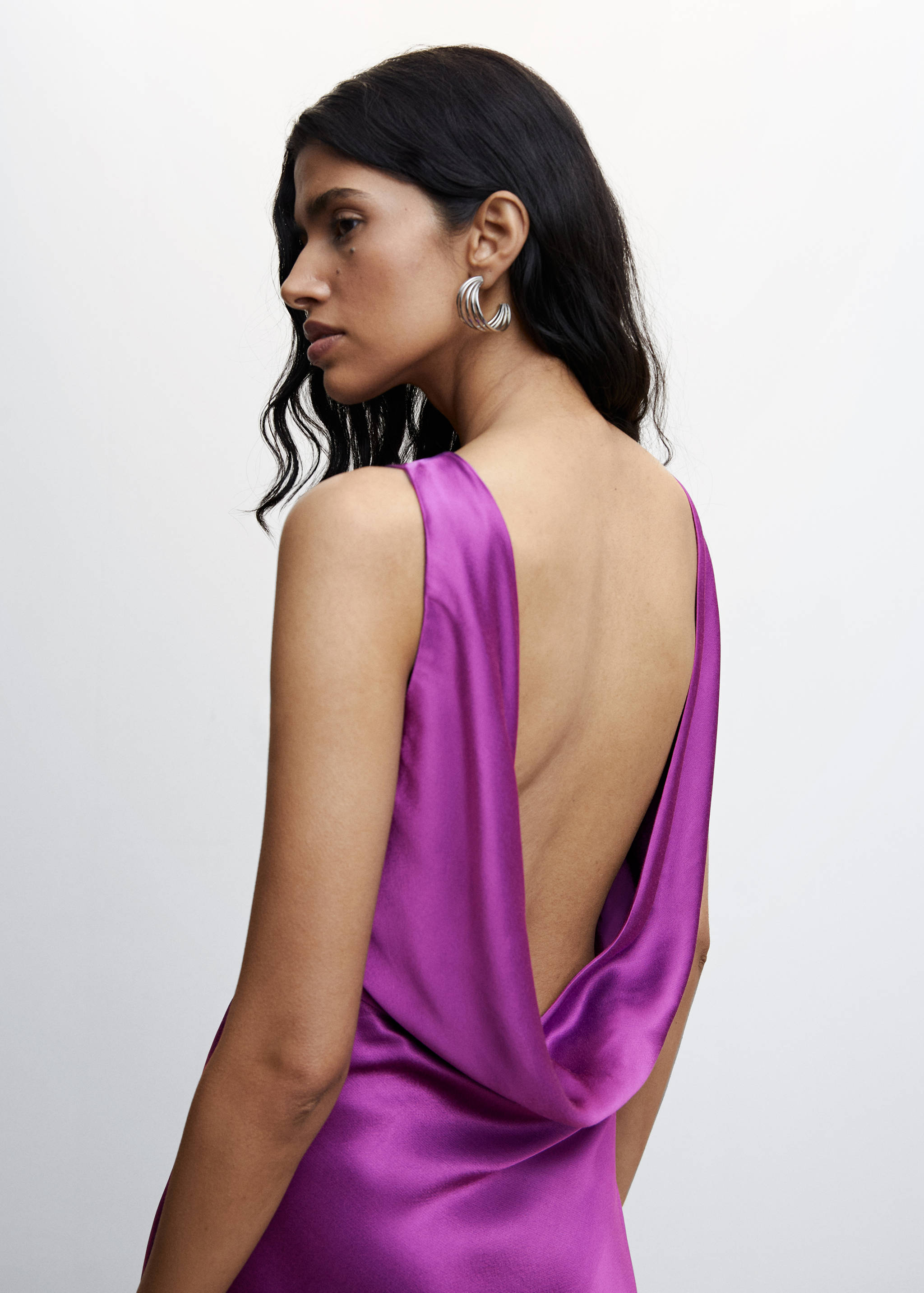 Rückenfreies Satinkleid - Detail des Artikels 6