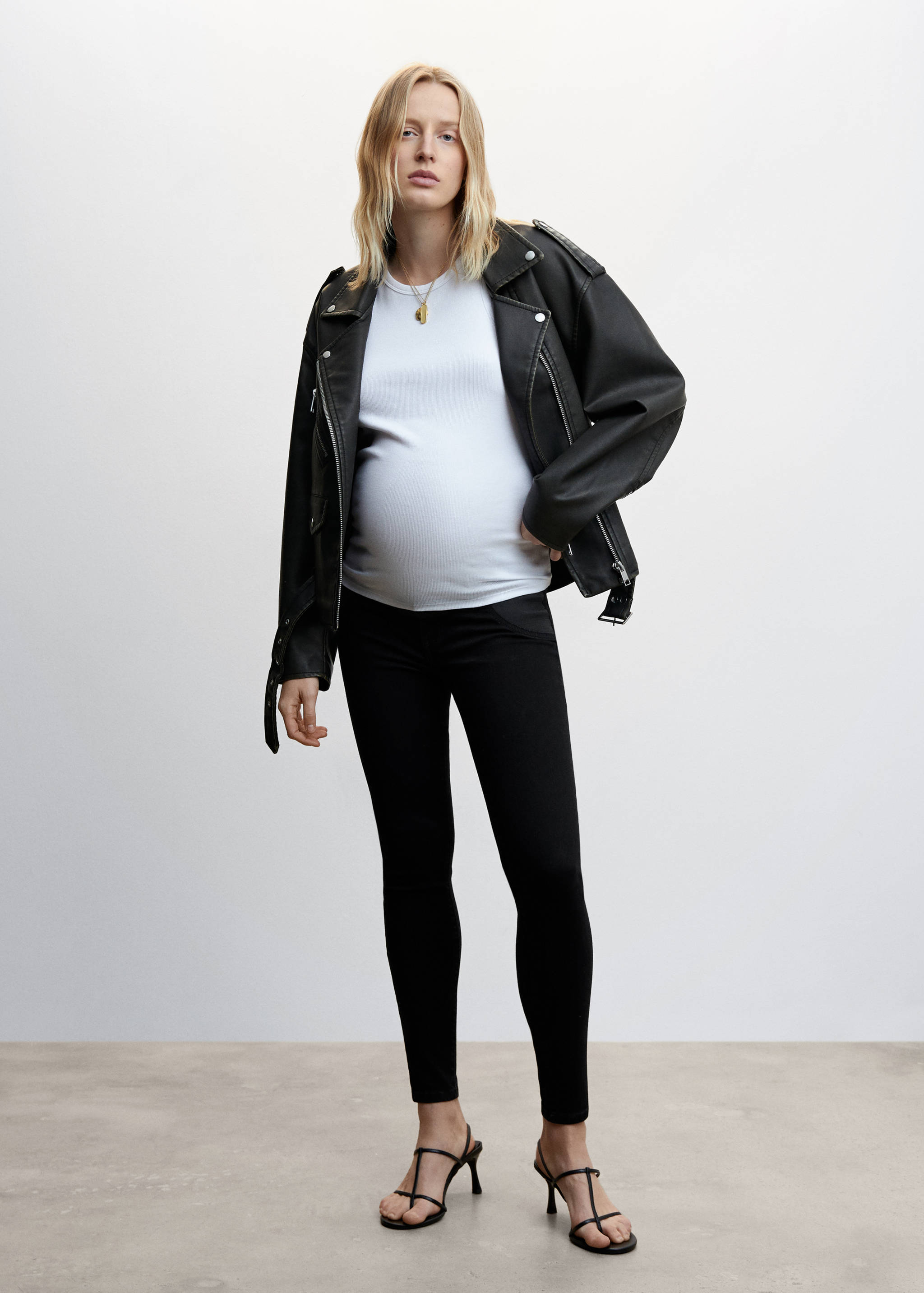 Maternity skinny jeans - General plane