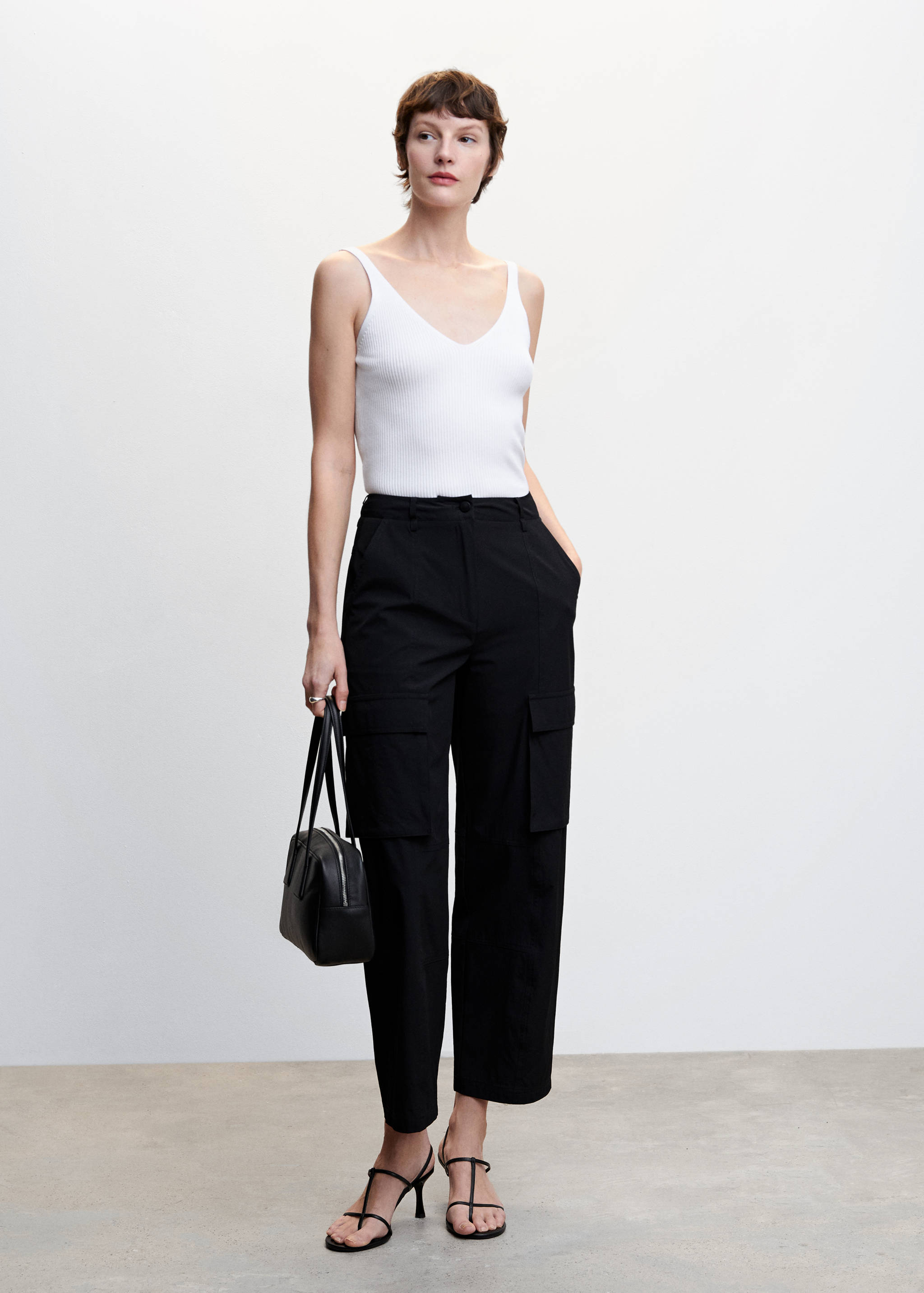 Top punto escote pico - Plano general