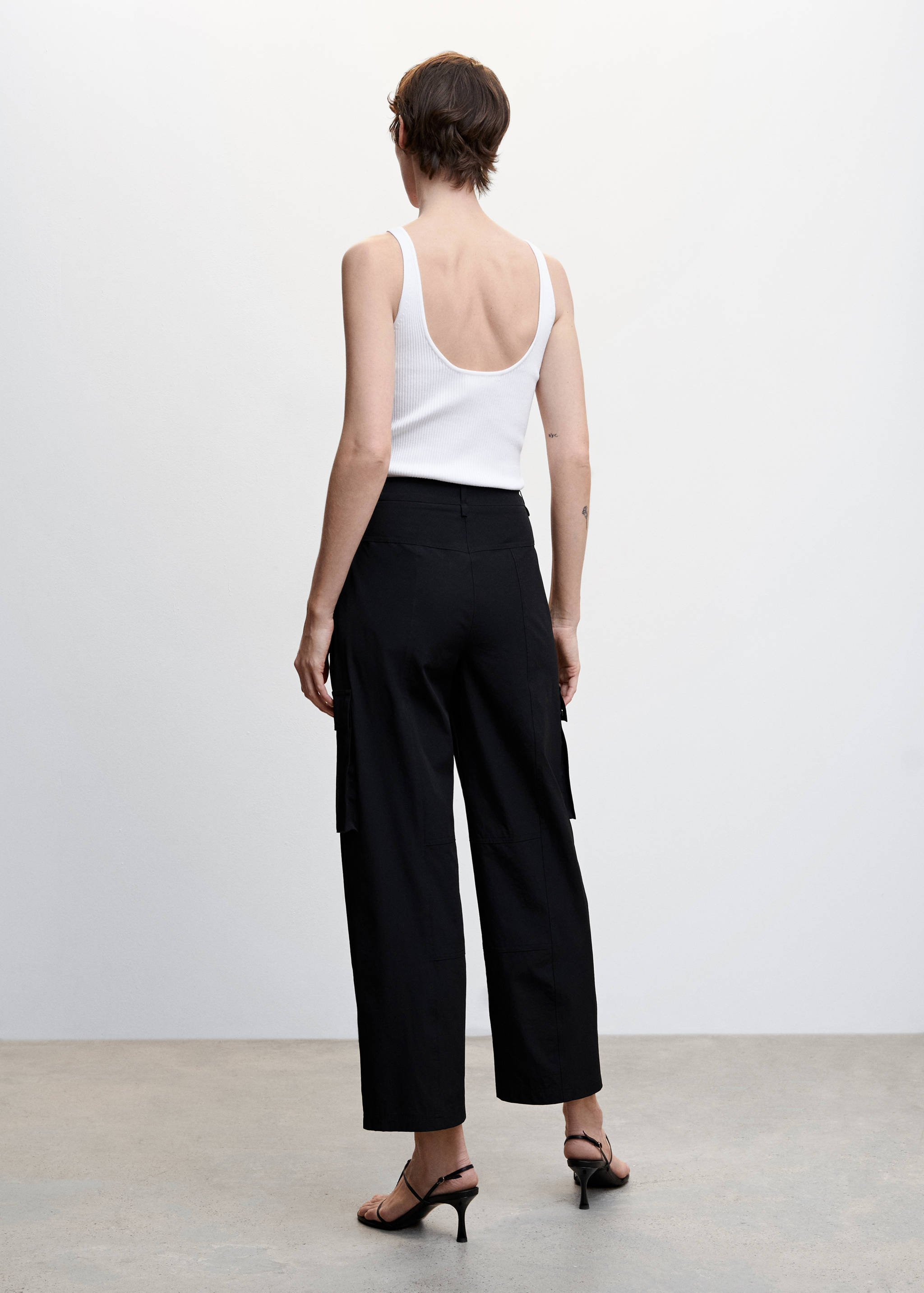 Top punto escote pico - Reverso del artículo