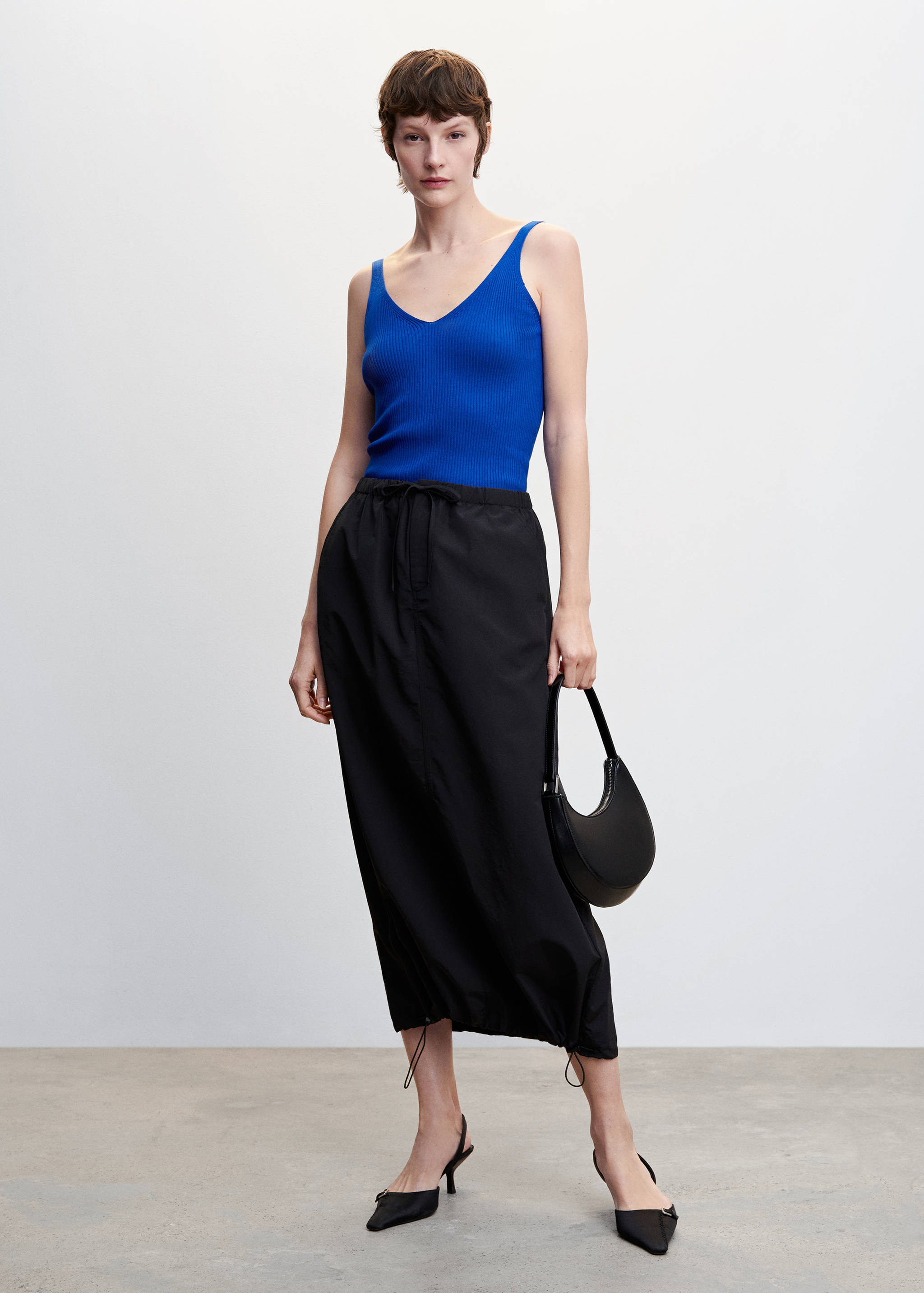 Top punto escote pico - Plano general