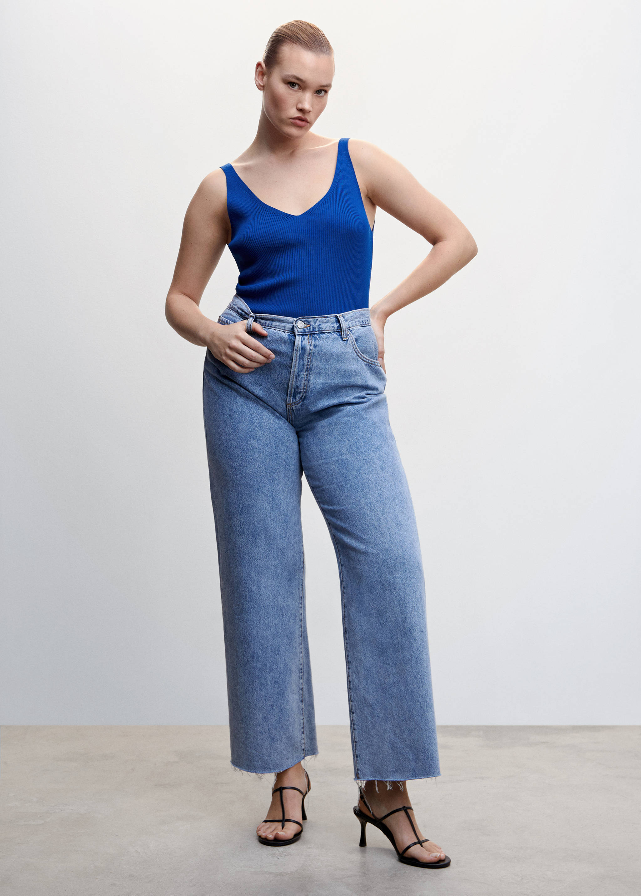 Top punto escote pico - Detalle del artículo 3