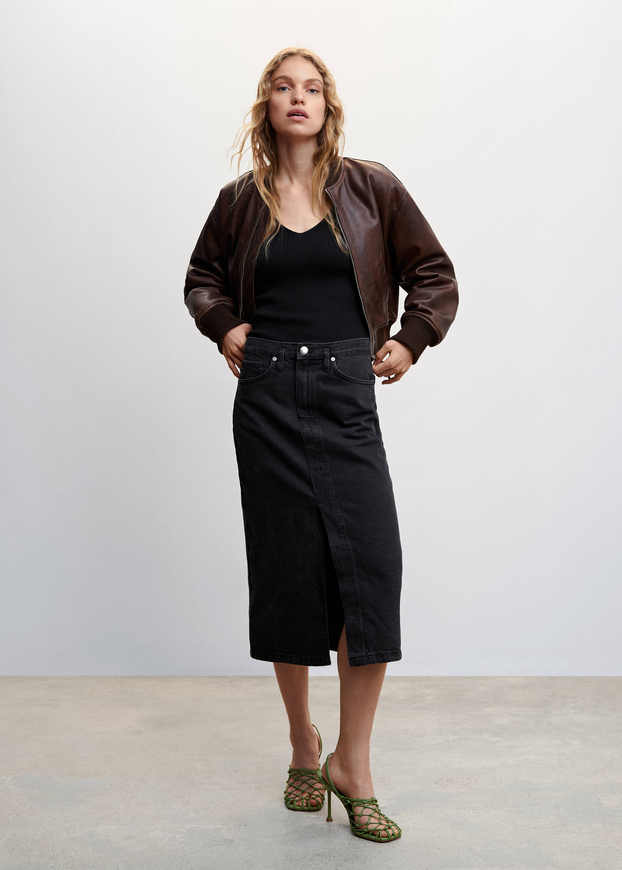 Top punto escote pico - Plano general