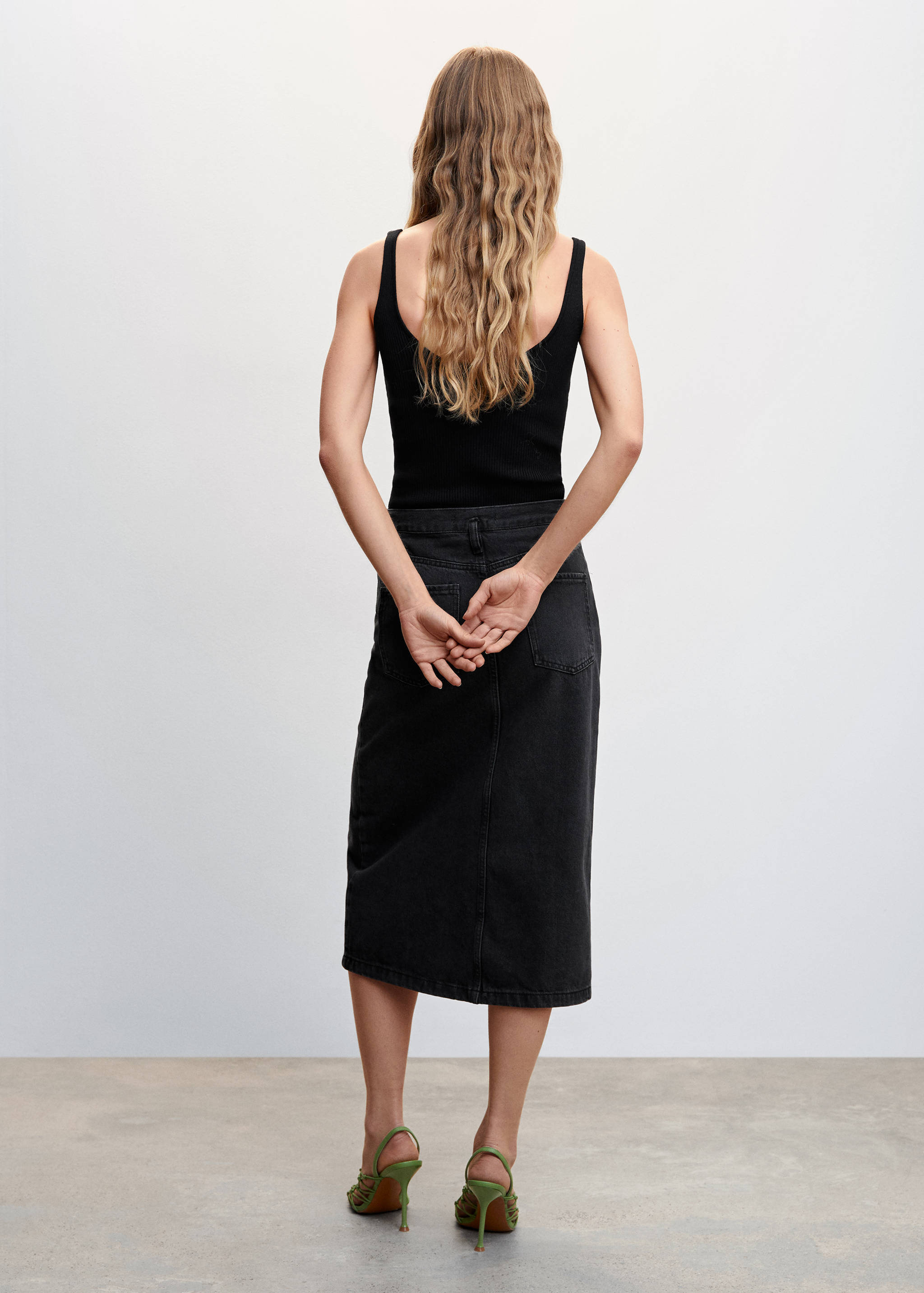 Top punto escote pico - Reverso del artículo