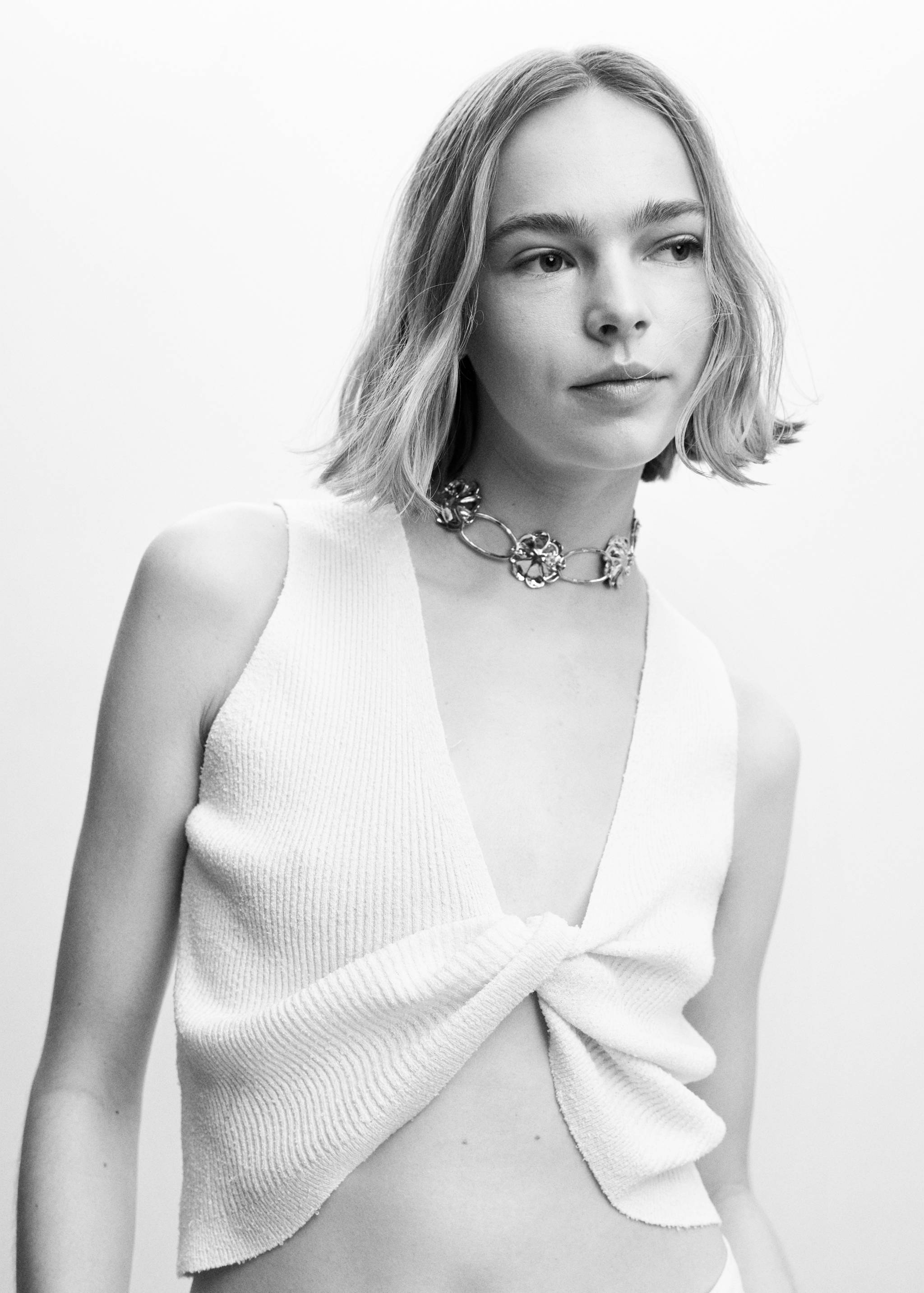 Knitted top with knot detail - Details of the article 1