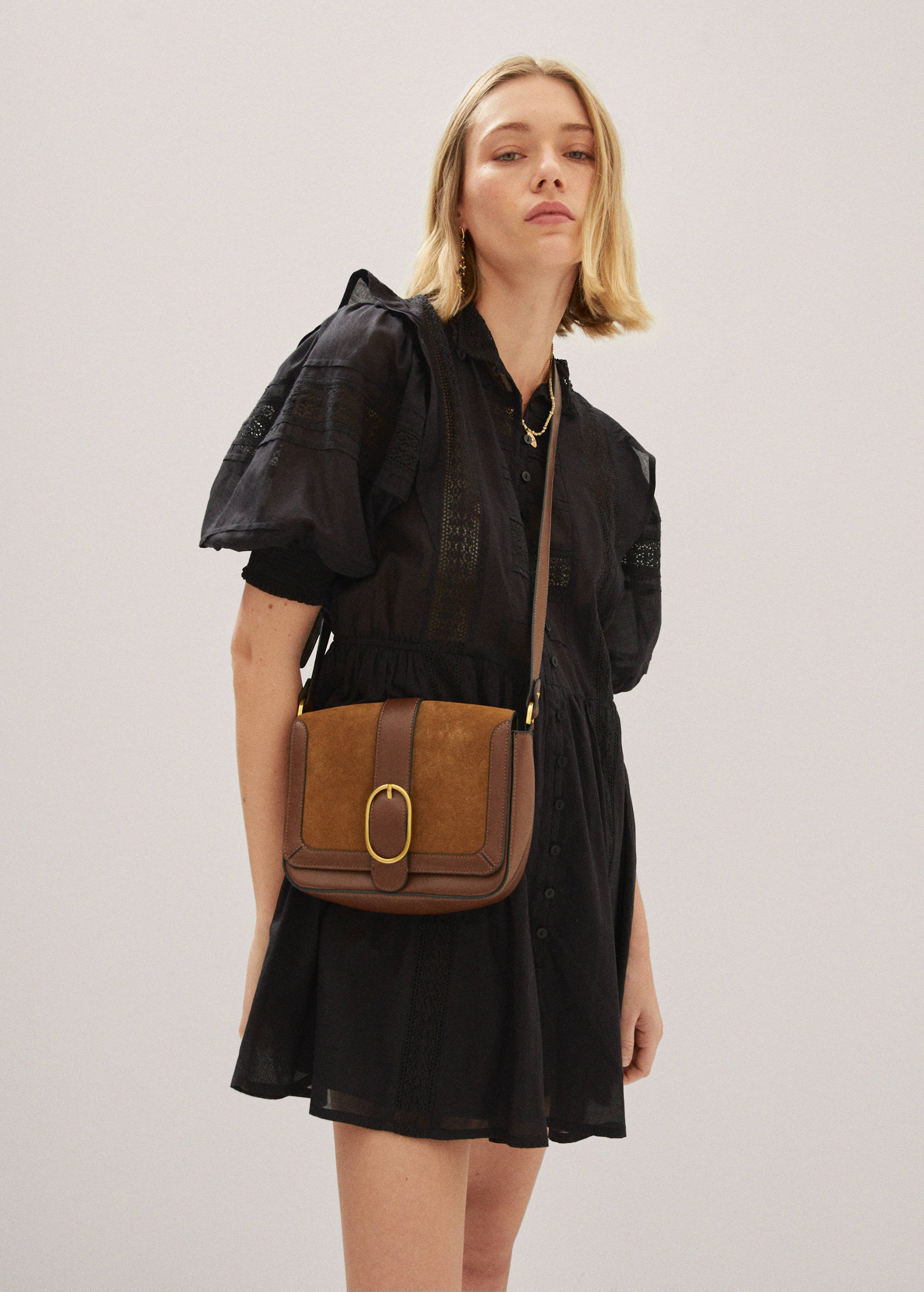 Besticktes Kleid mit Ballonärmeln - Mittlere Ansicht