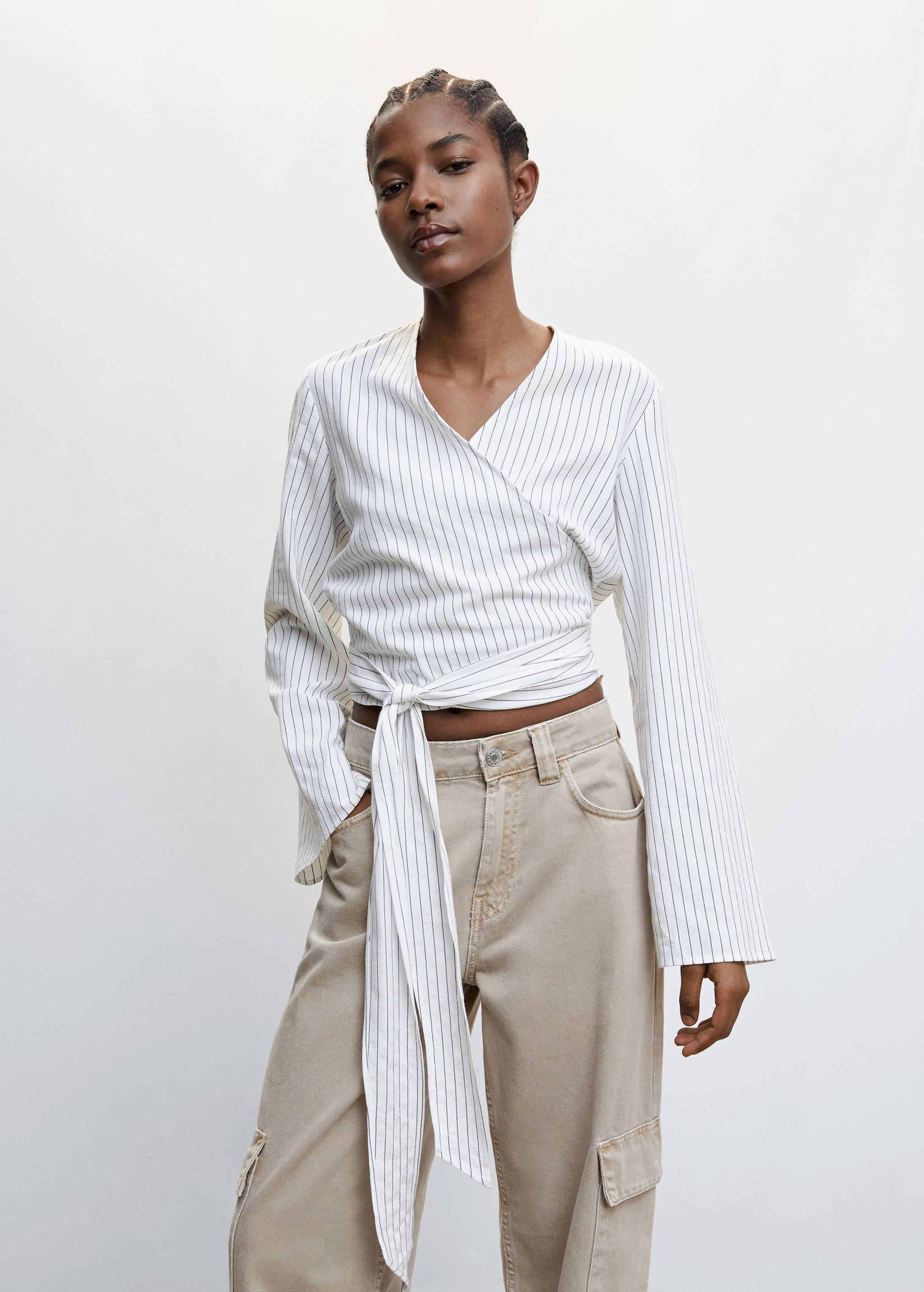 Prugasta bluza s čvorom - Prikaz srednjeg dijela