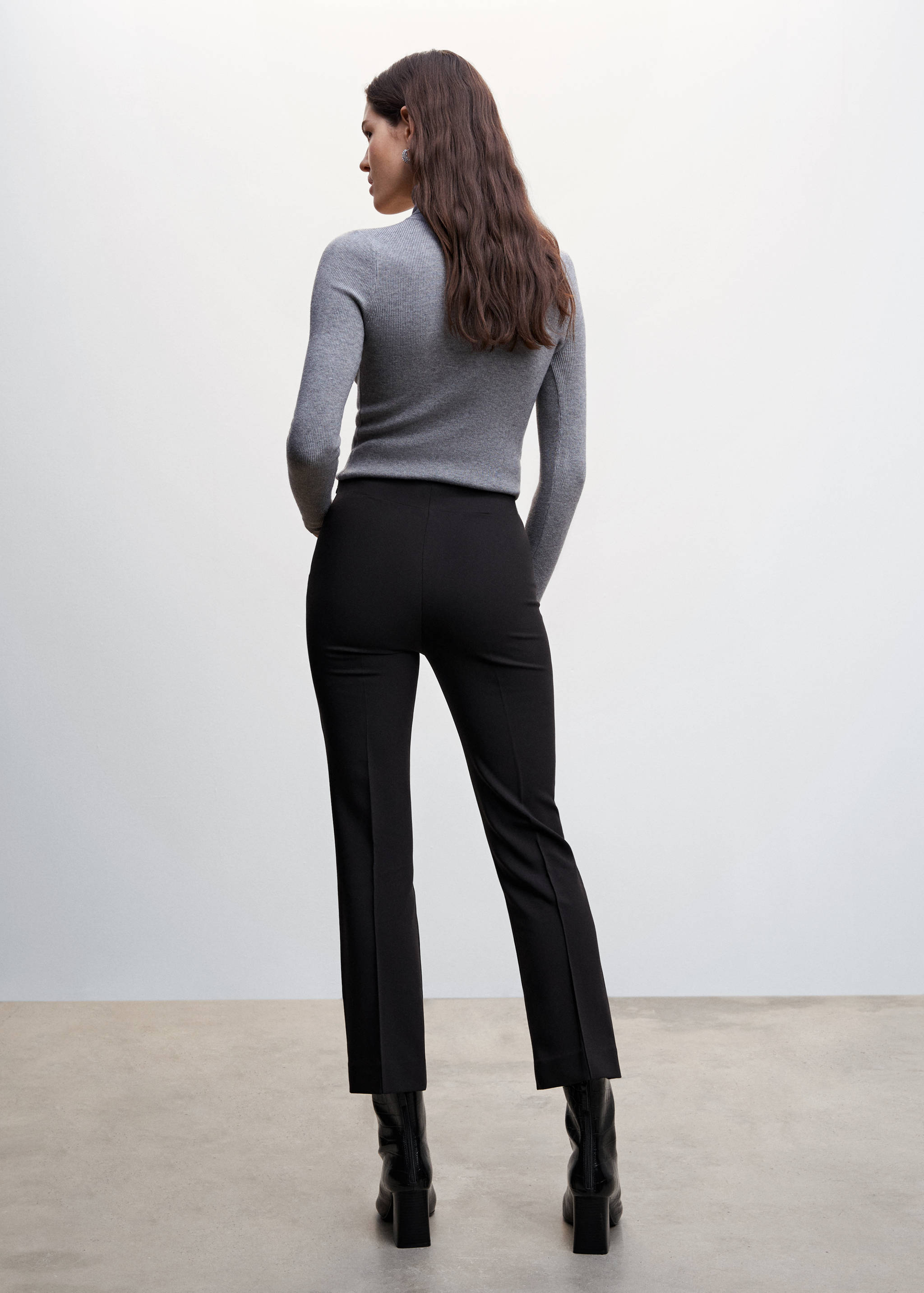 Straight-cut crop trousers - Reverse of the article