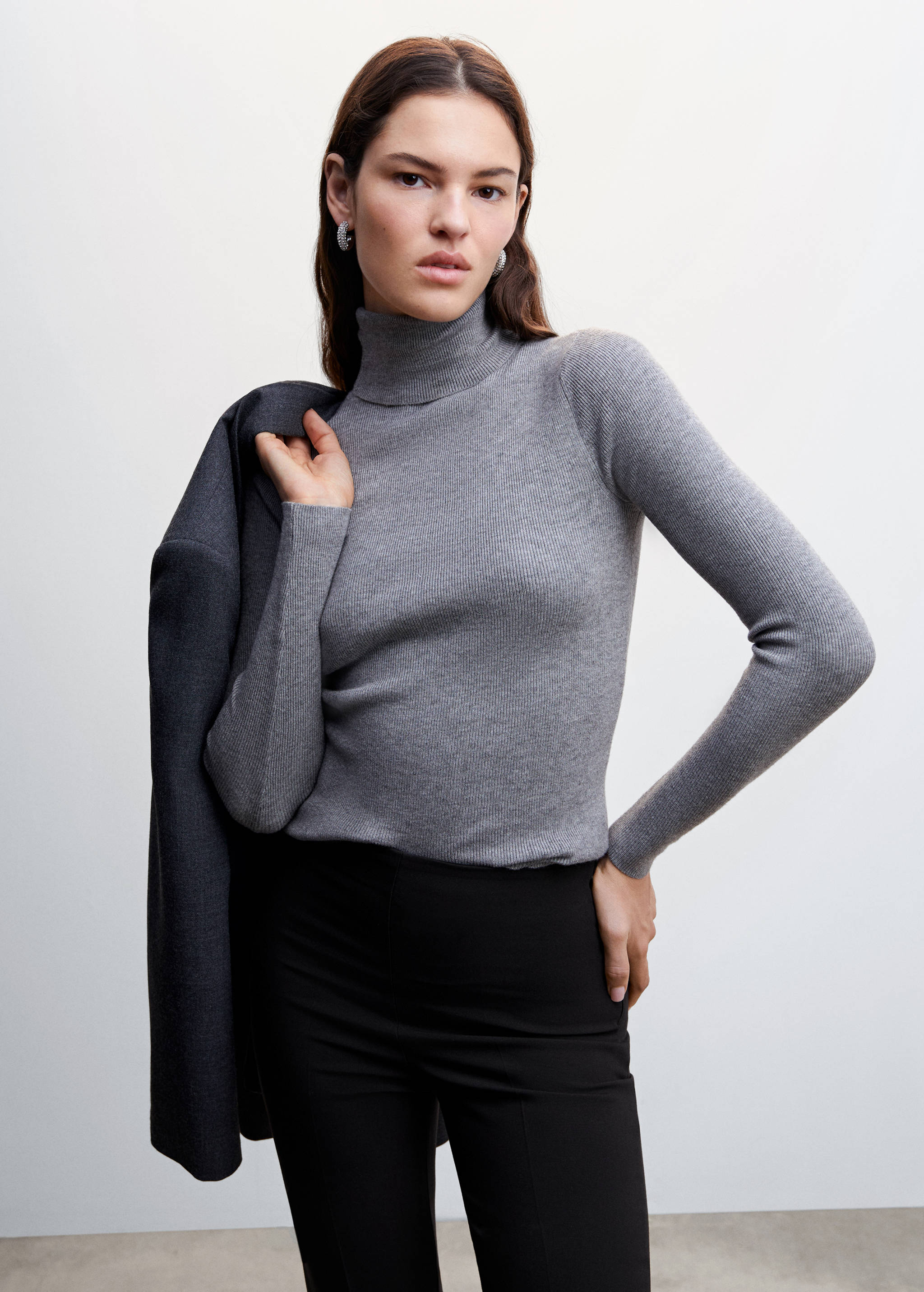 Straight-cut crop trousers - Details of the article 1