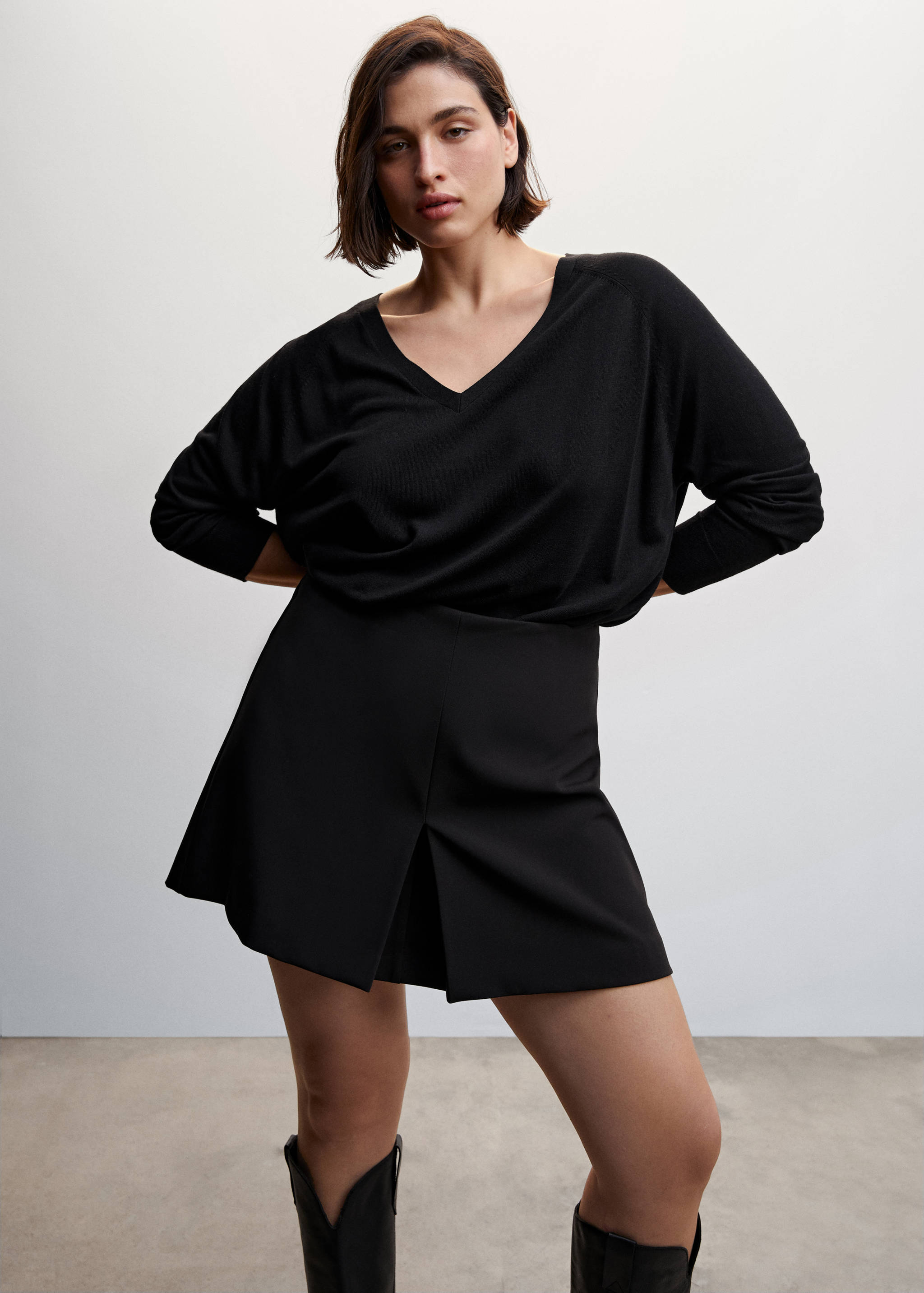Sweter z cienkiej dzianiny z dekoltem w serek - Szczegóły artykułu 5